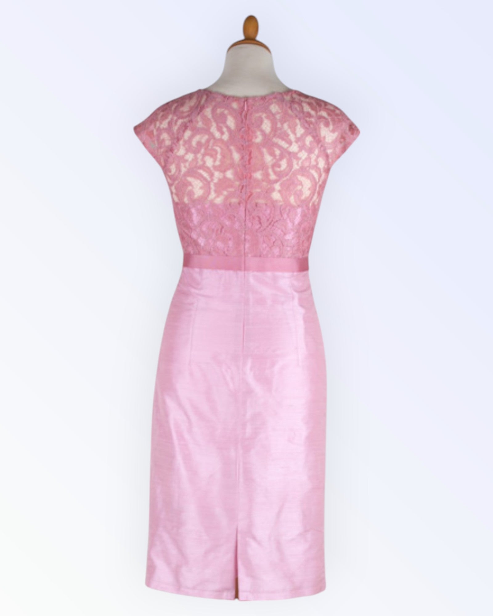 Vaaleanpunainen vintage-tyylinen cocktailmekko