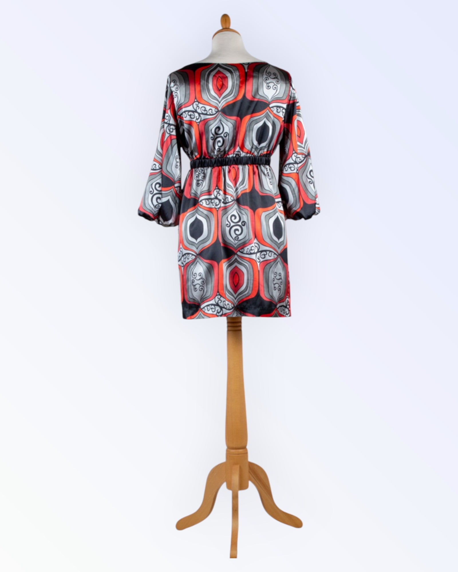 Guessin värikäs mekko