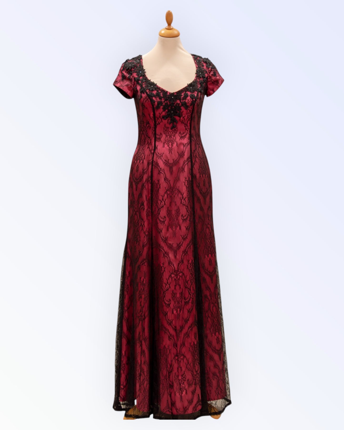 Long formal dress made of black lace with bright pink lining