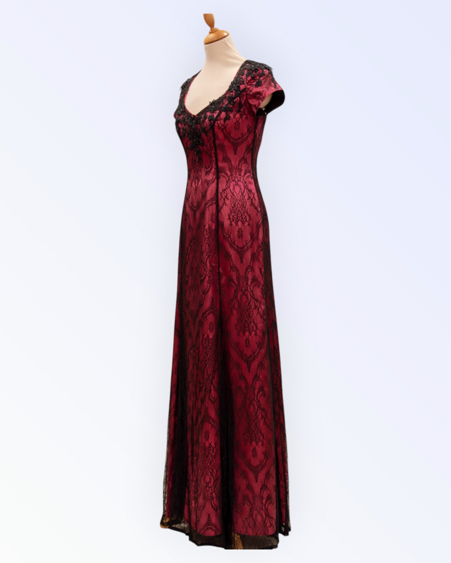 Long formal dress made of black lace with bright pink lining