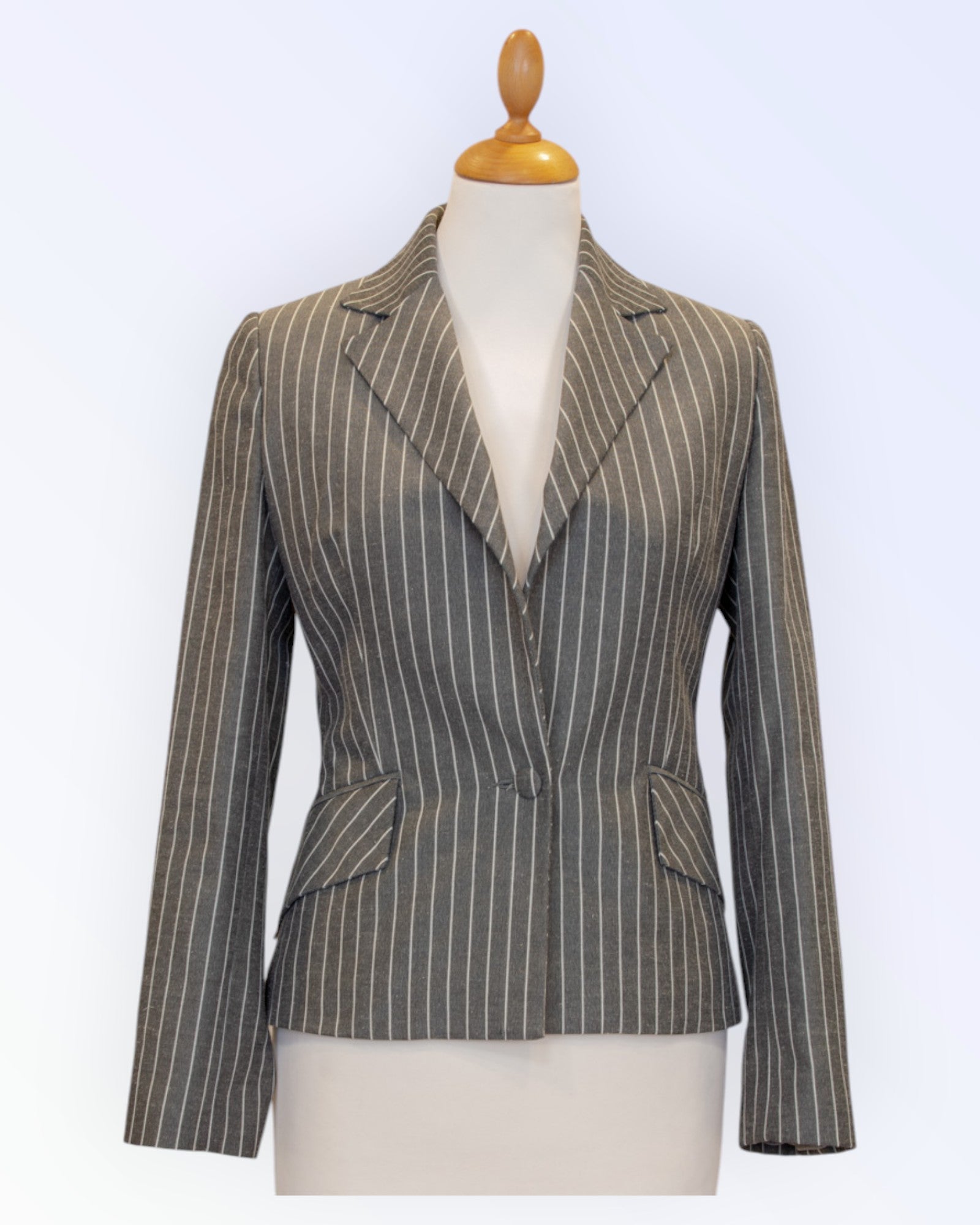 Triibuline kostüümjakk