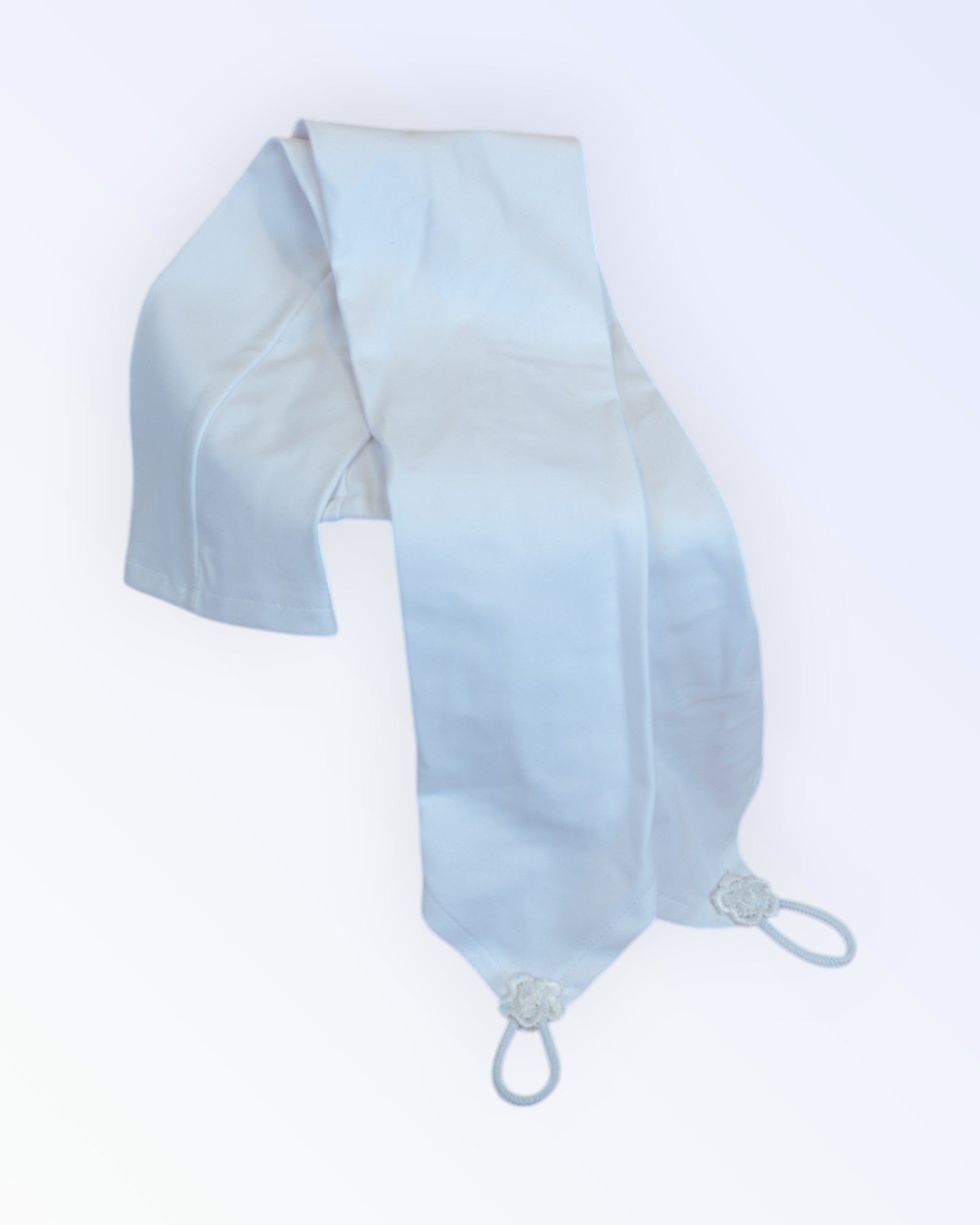 White fingerless gloves for the bride