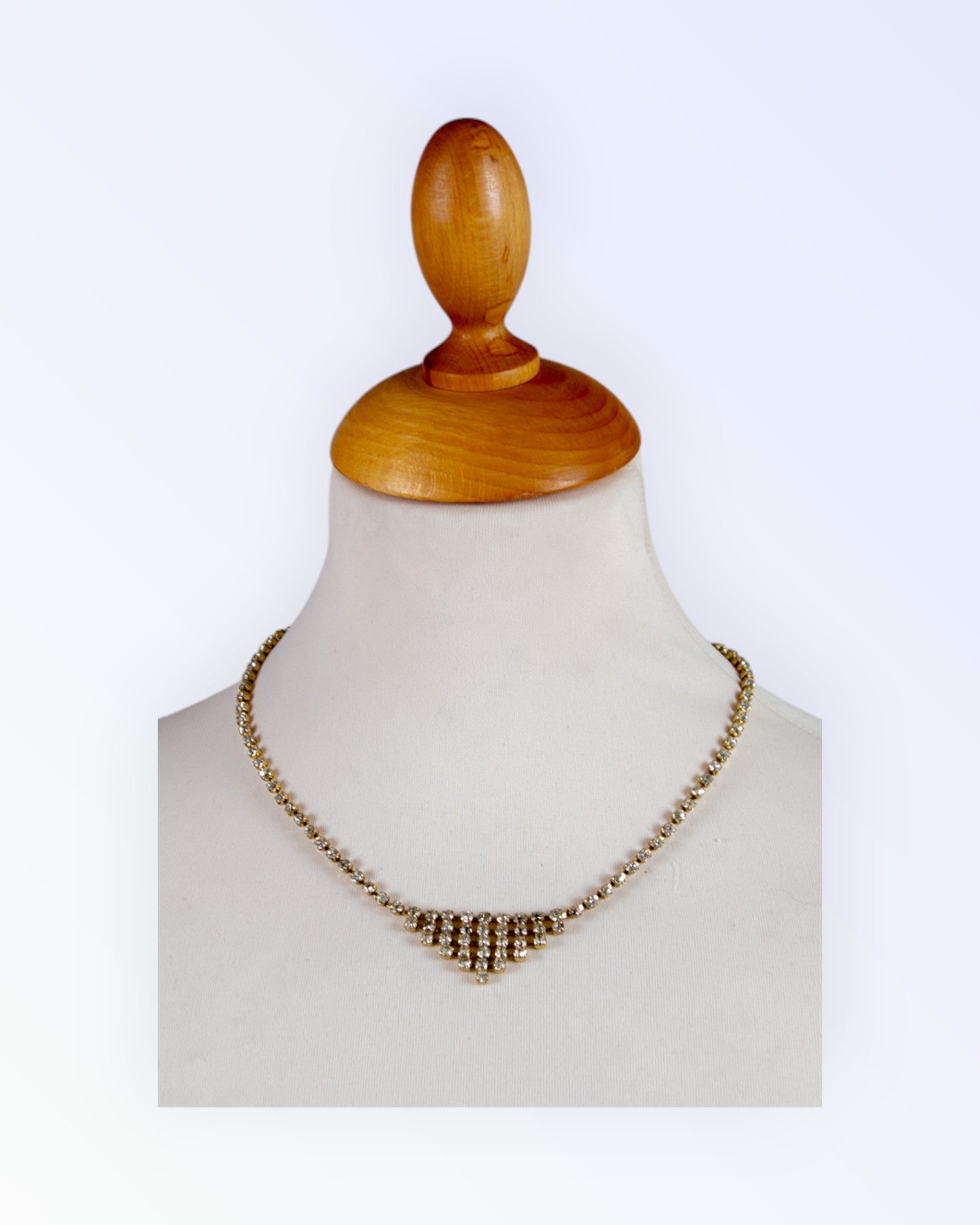 Necklace with small crystals