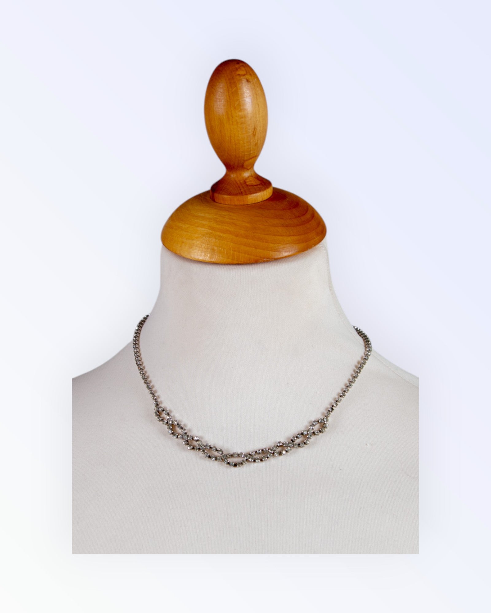 Necklace with small crystals