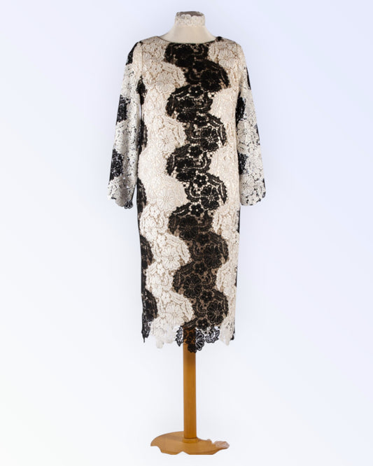 Straight-cut two-tone lace dress