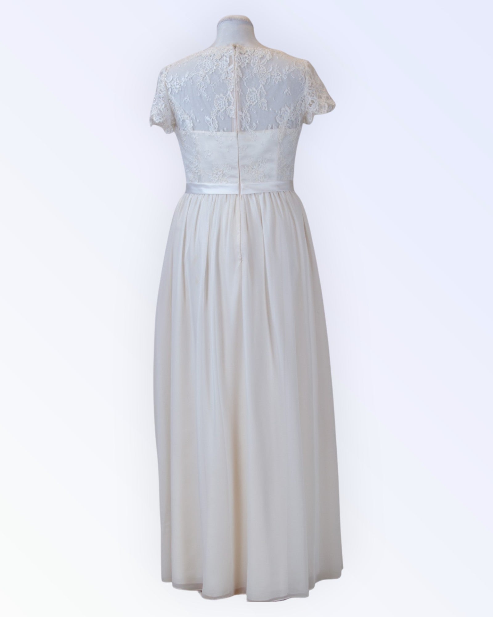 Off-white chiffon wedding dress