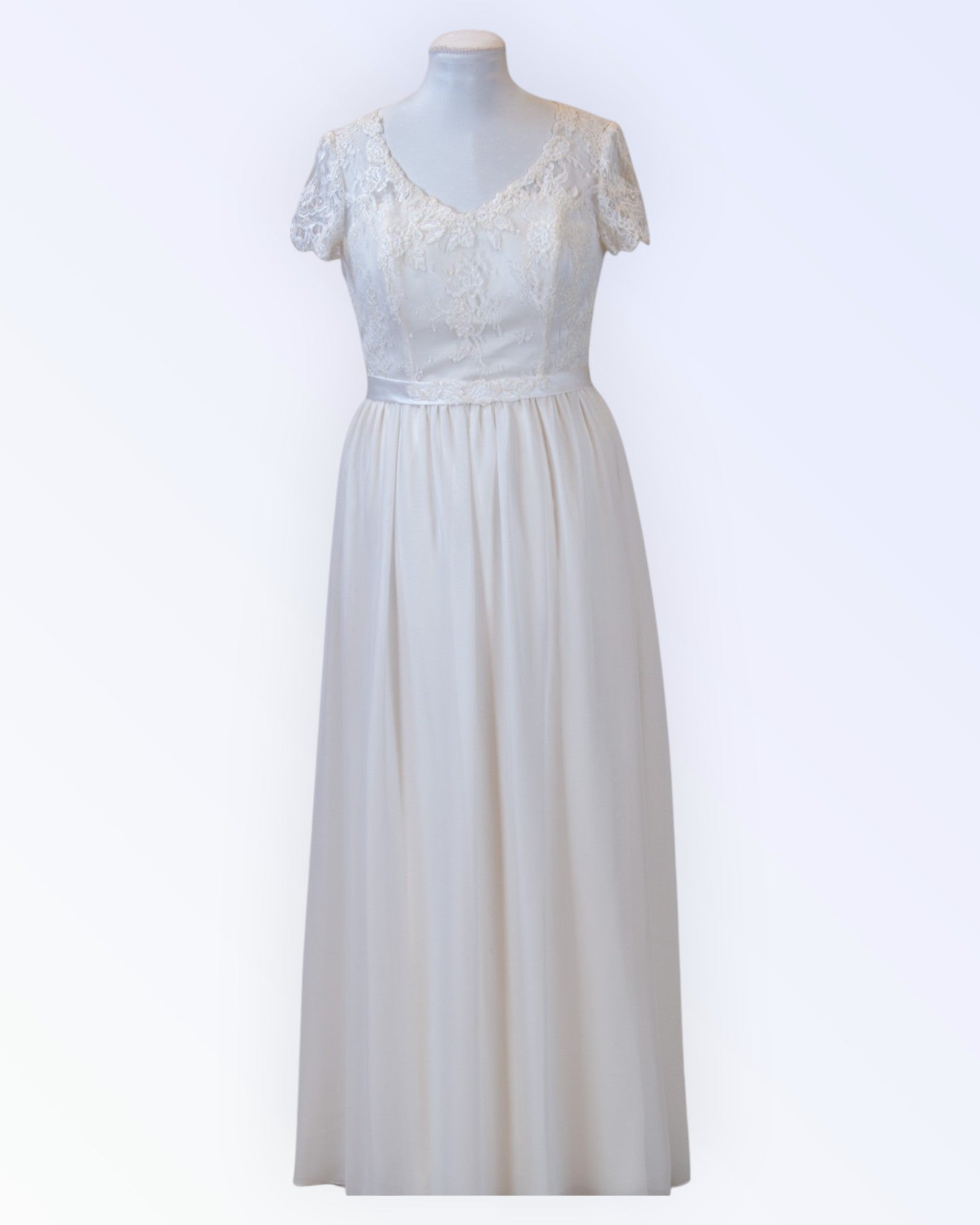 Off-white chiffon wedding dress