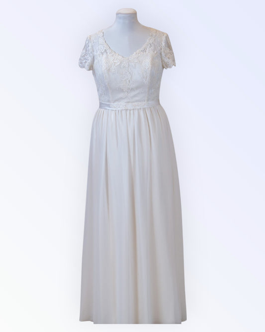 Off-white chiffon wedding dress