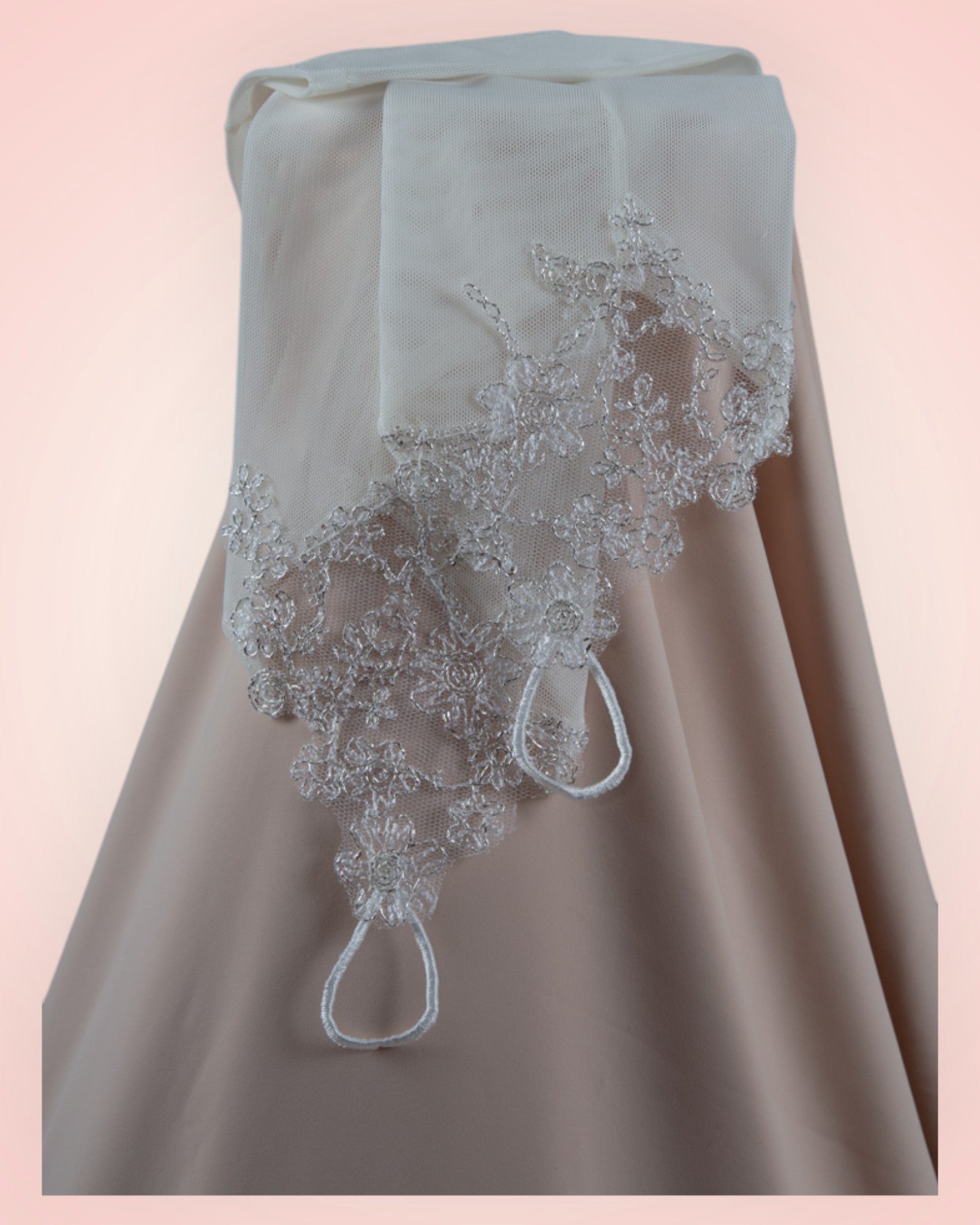 Fingerless gloves for the bride