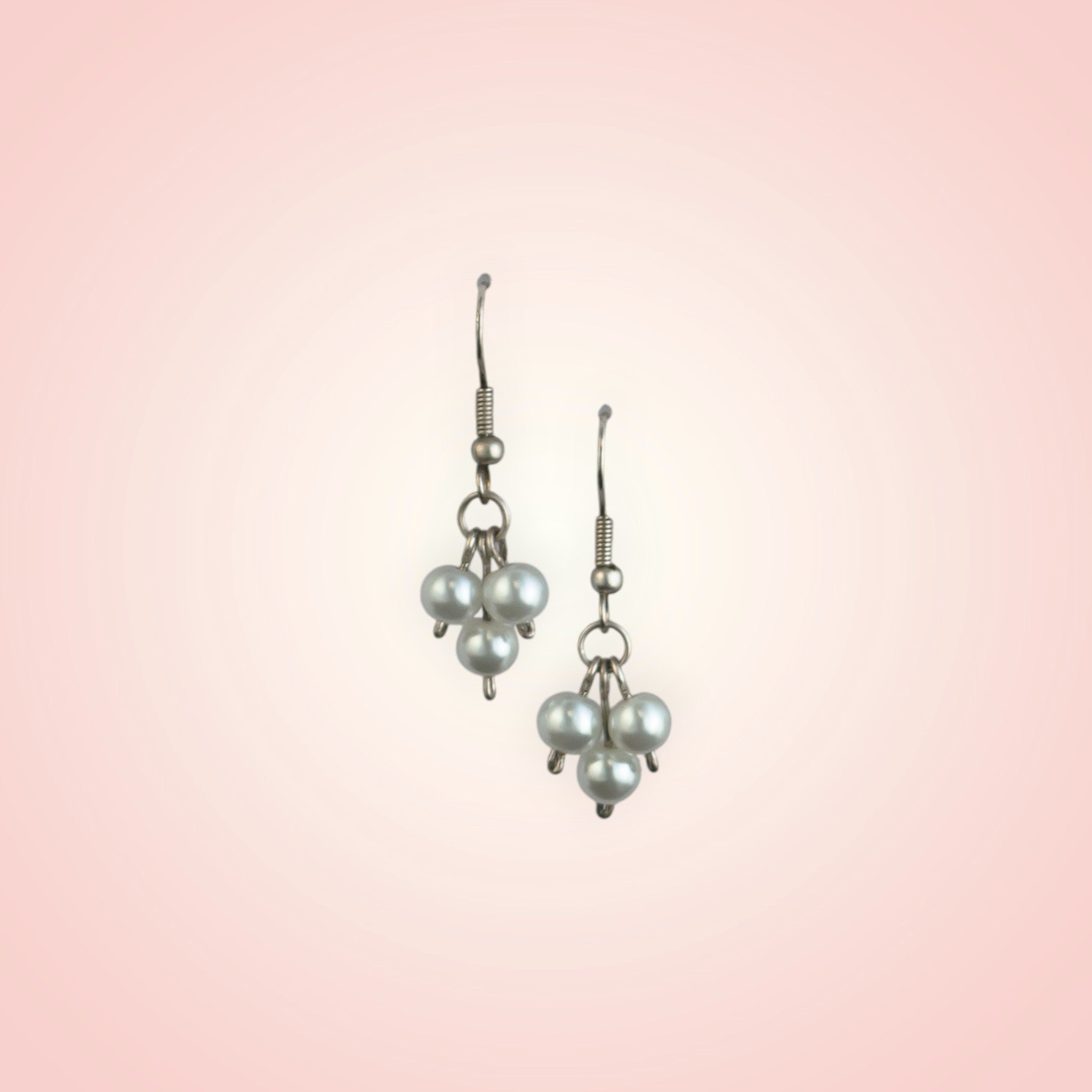 Earrings with pearls