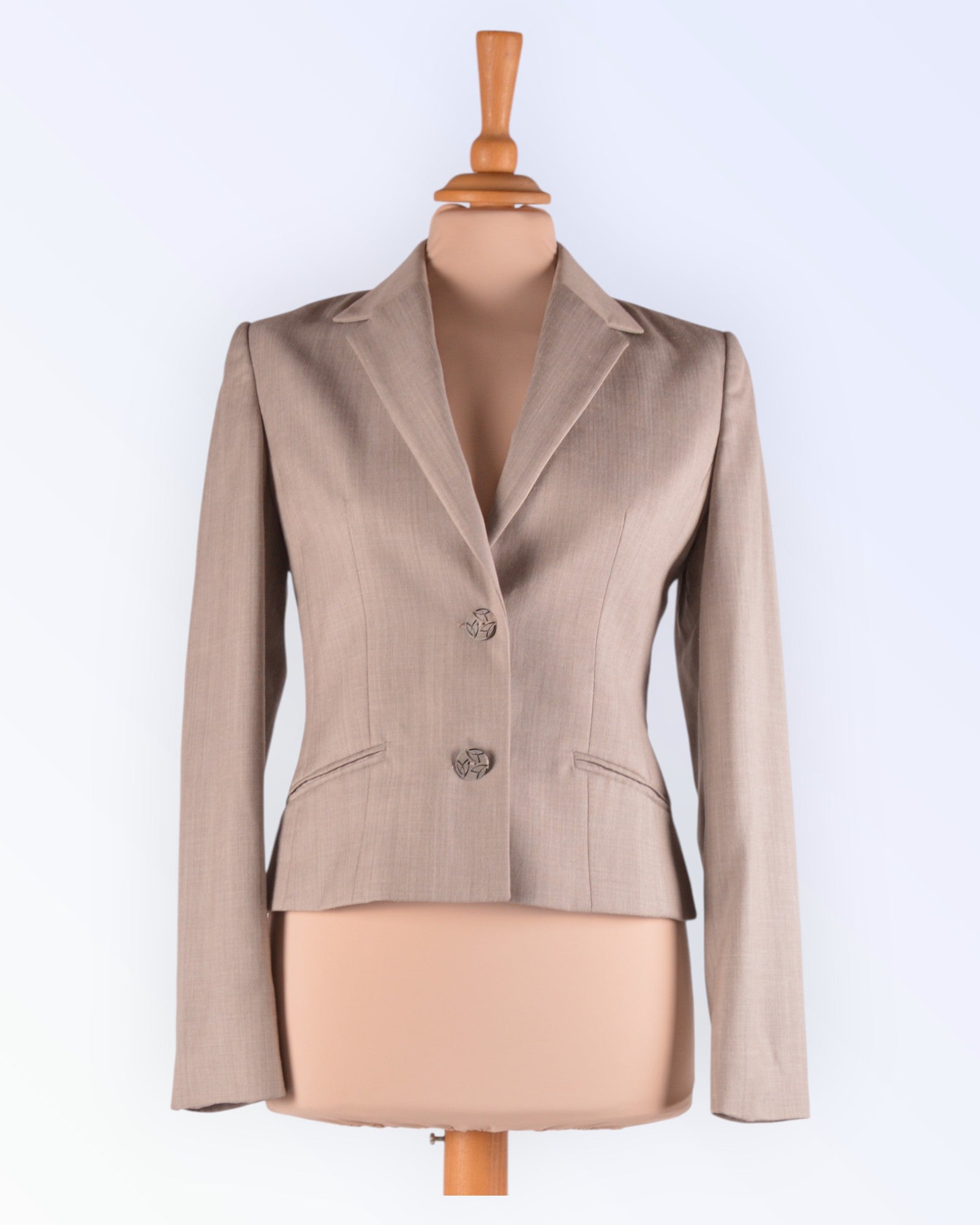 Vaaleanharmaa kesäbleiseri