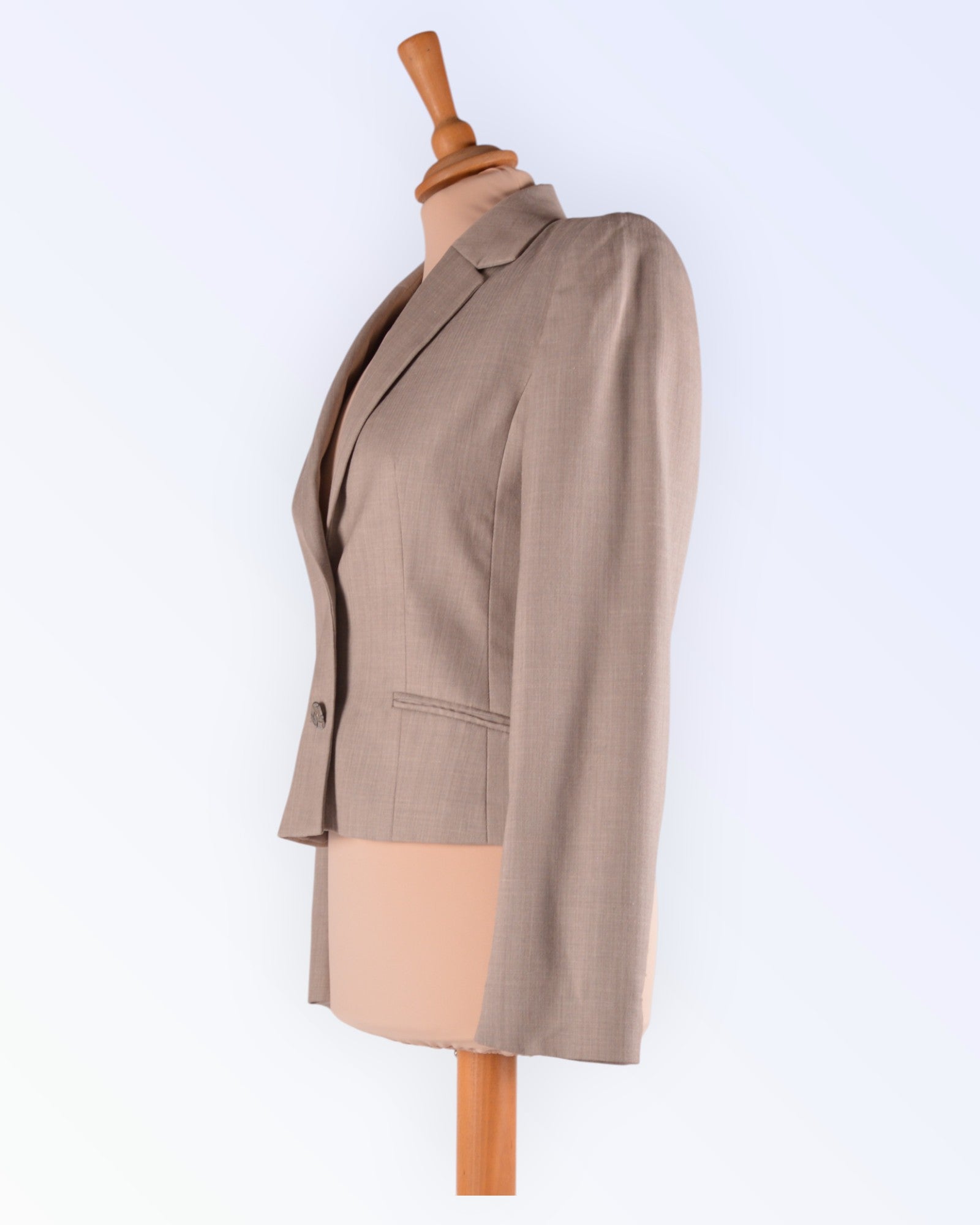 Vaaleanharmaa kesäbleiseri