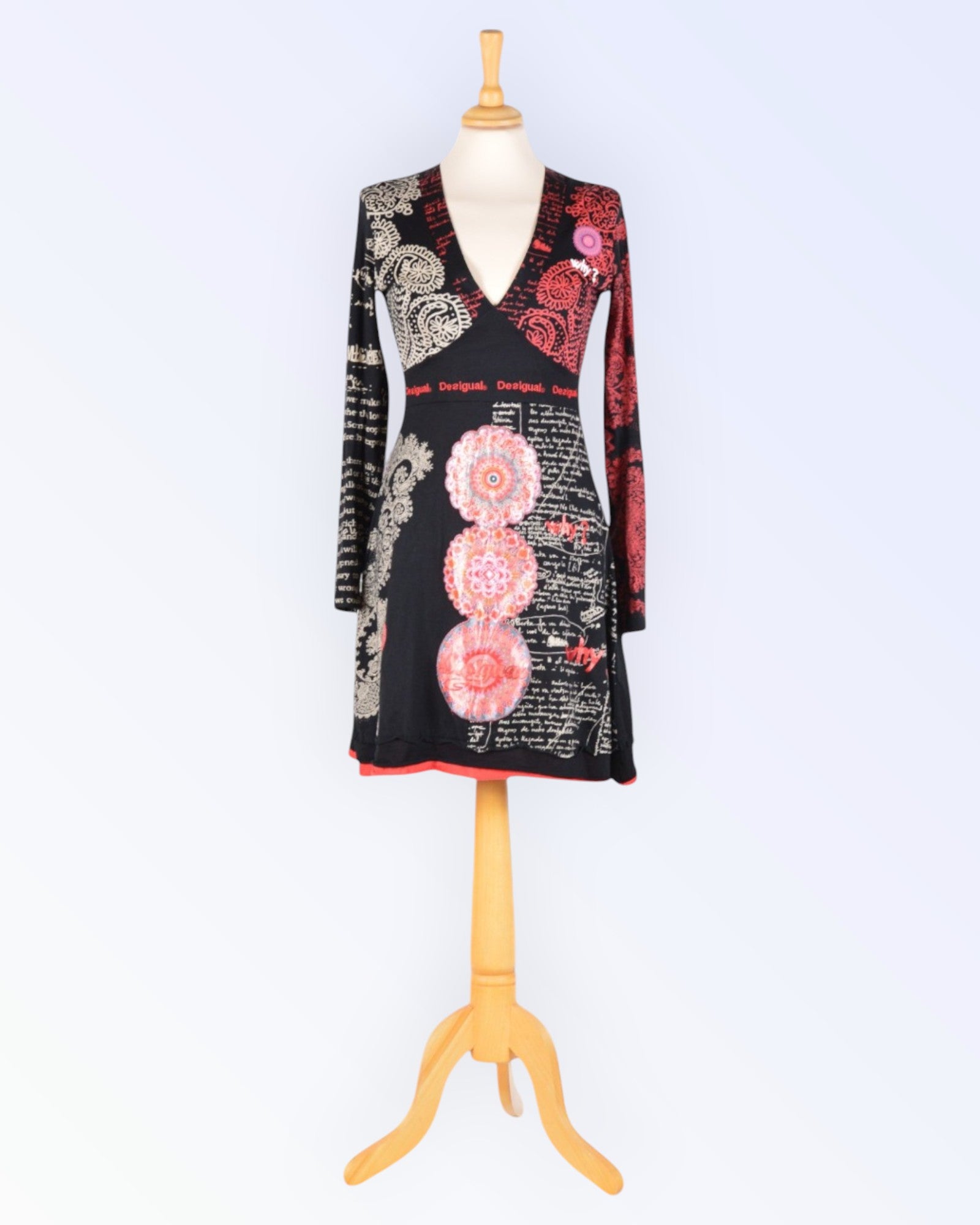 Desigual knit dress Ageless.ee - vintage clothing online store Desigual knit dress Ageless.ee - vintage clothing online store