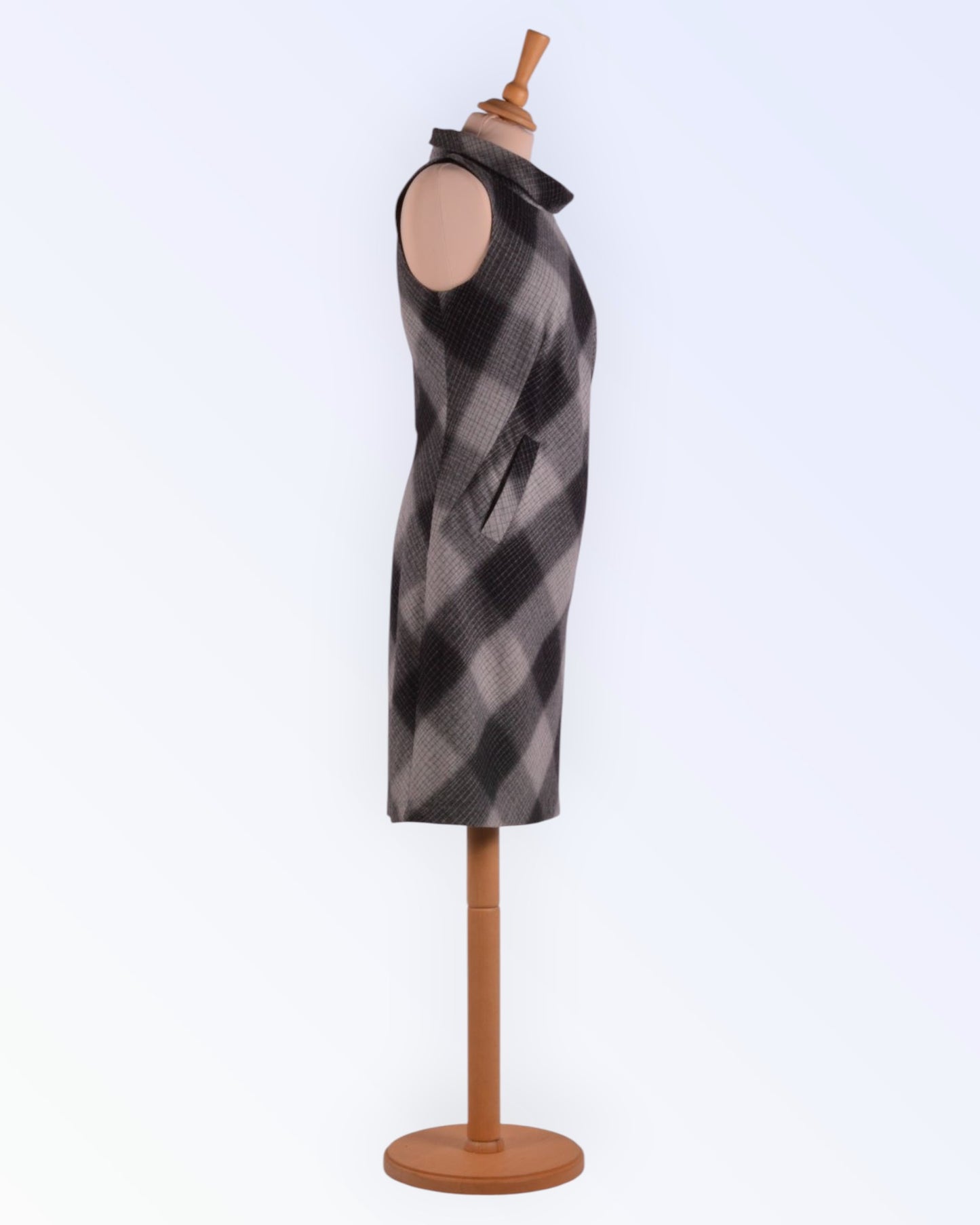 S.t.i ruudulisest flanellist kleit