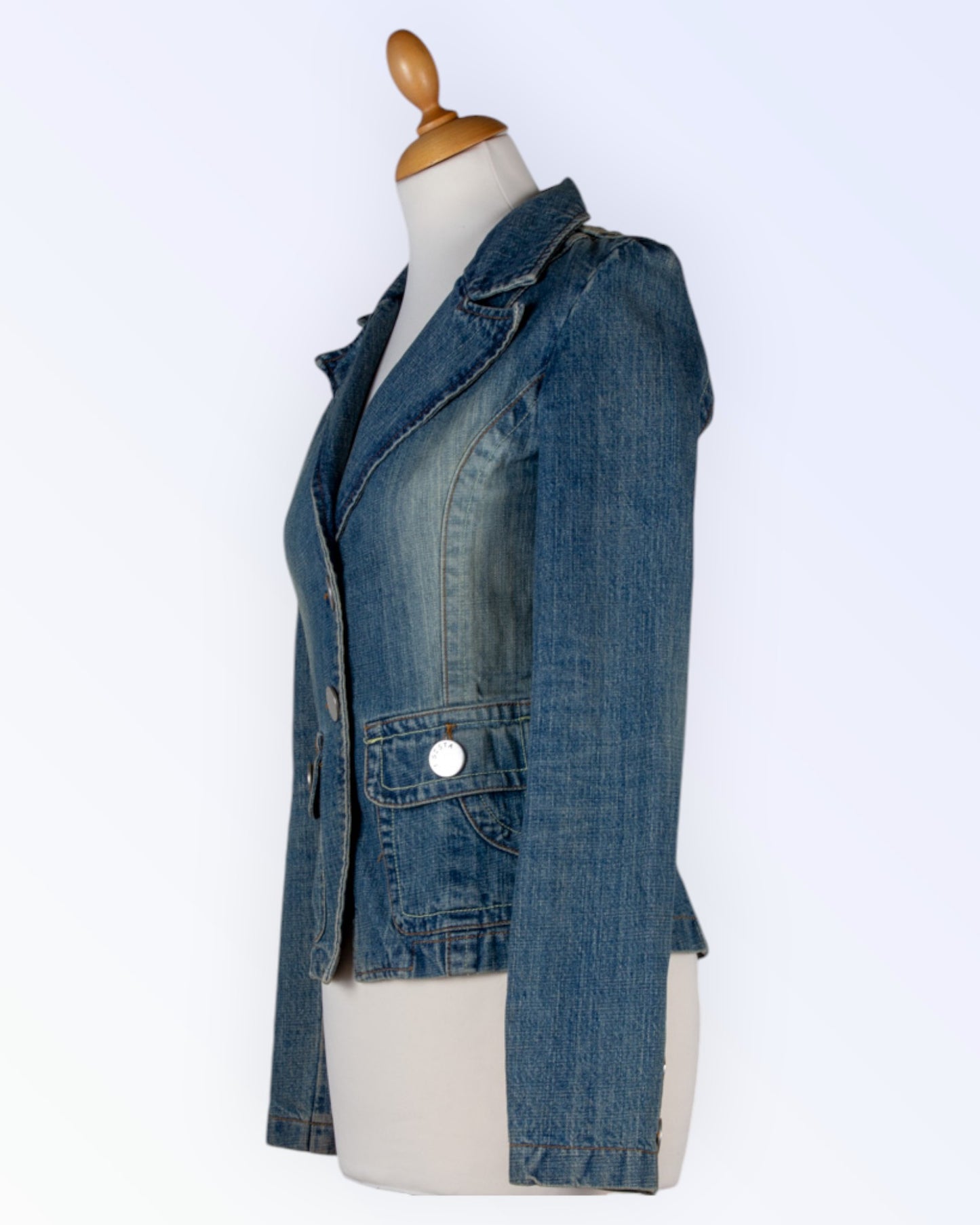 Denim jacket with fishbone lapel collar