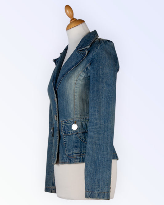Denim jacket with fishbone lapel collar