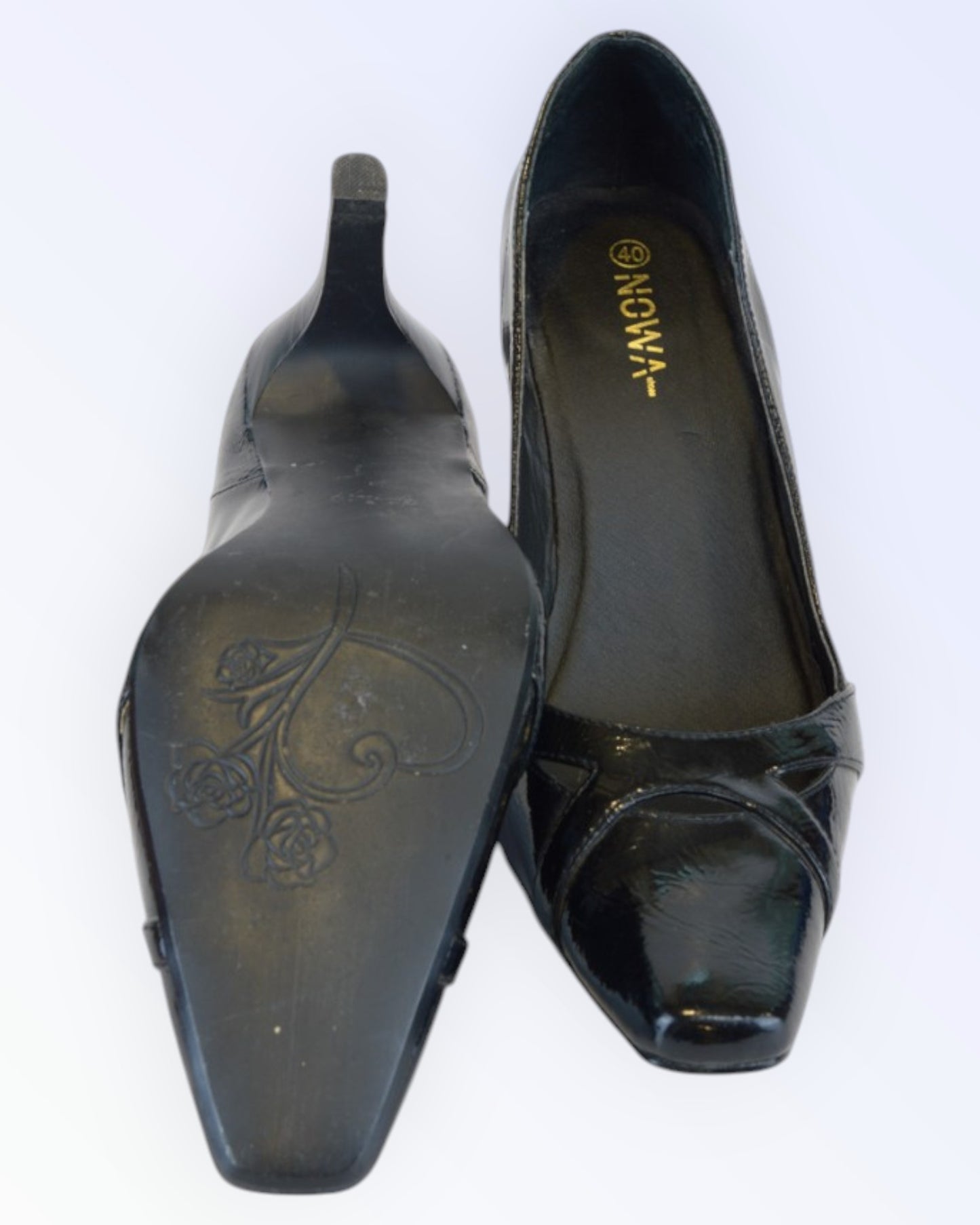 Nowa mustad kingad