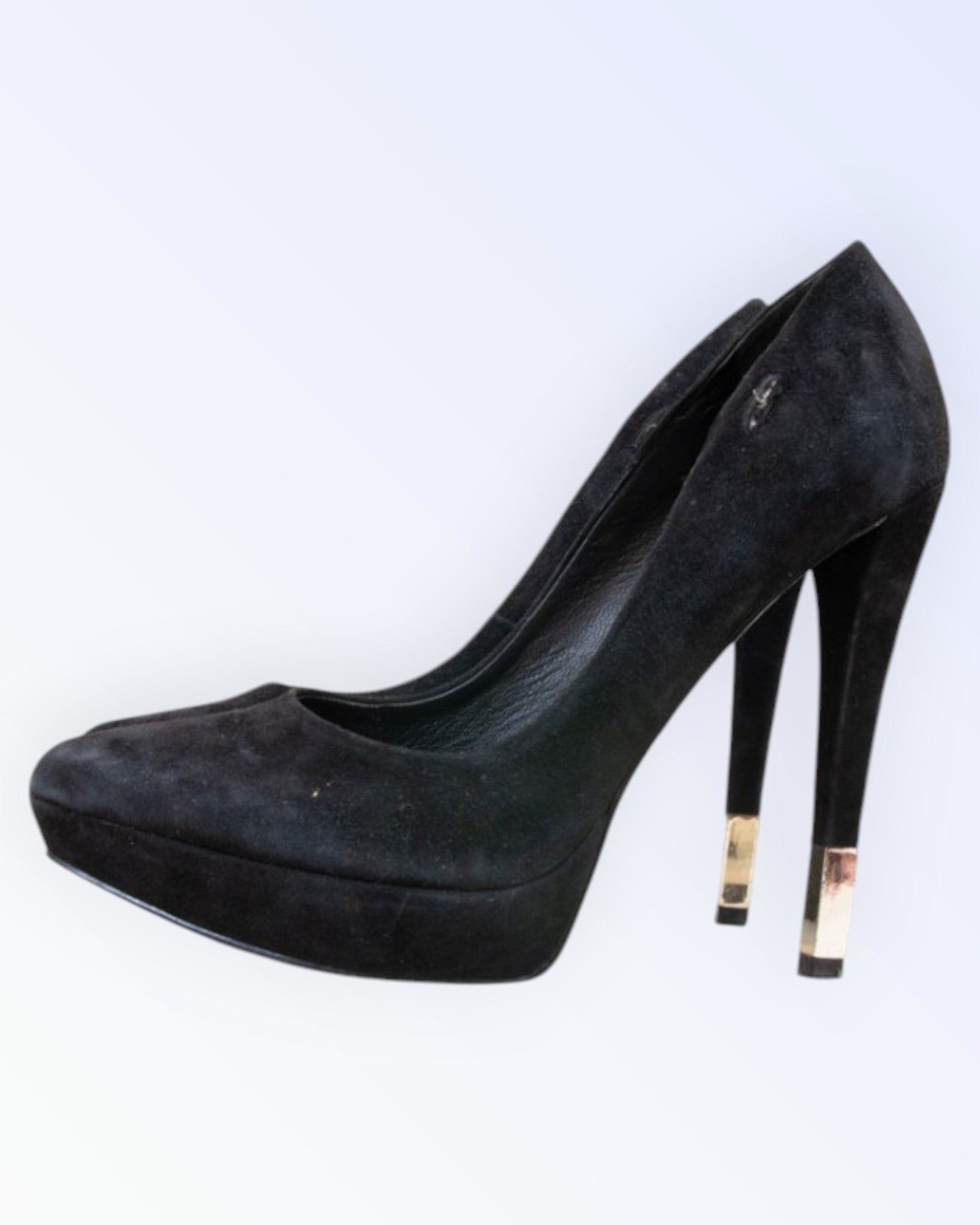 Guessin mustat alustakengät