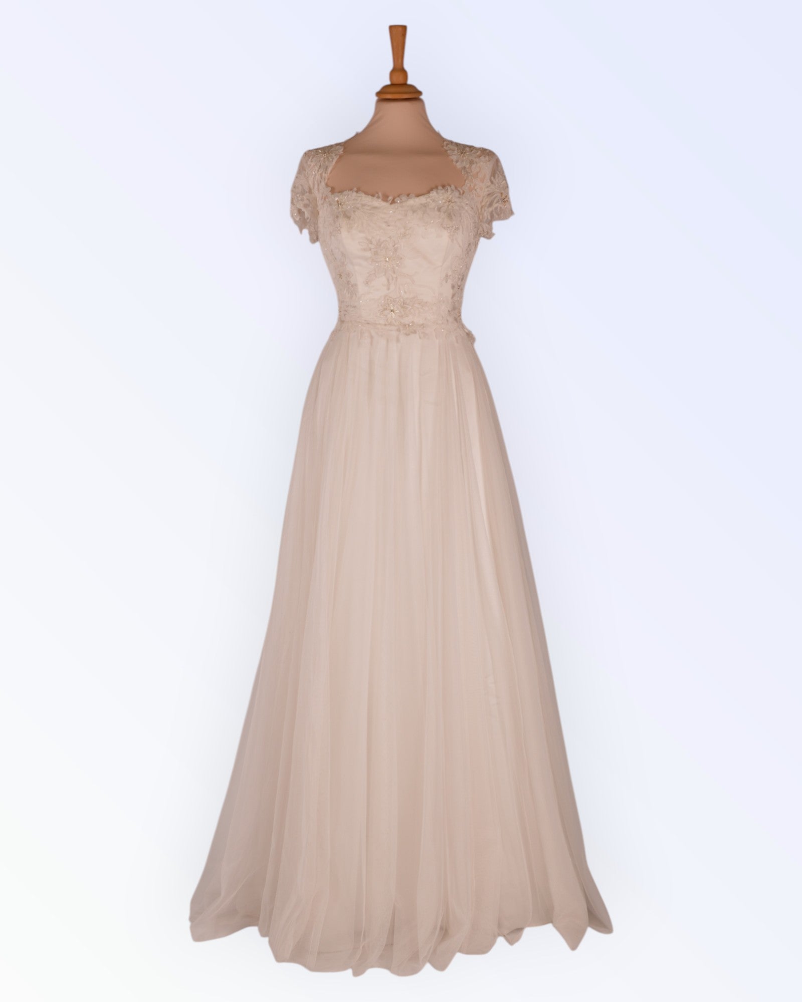 Wedding dress with tulle skirt