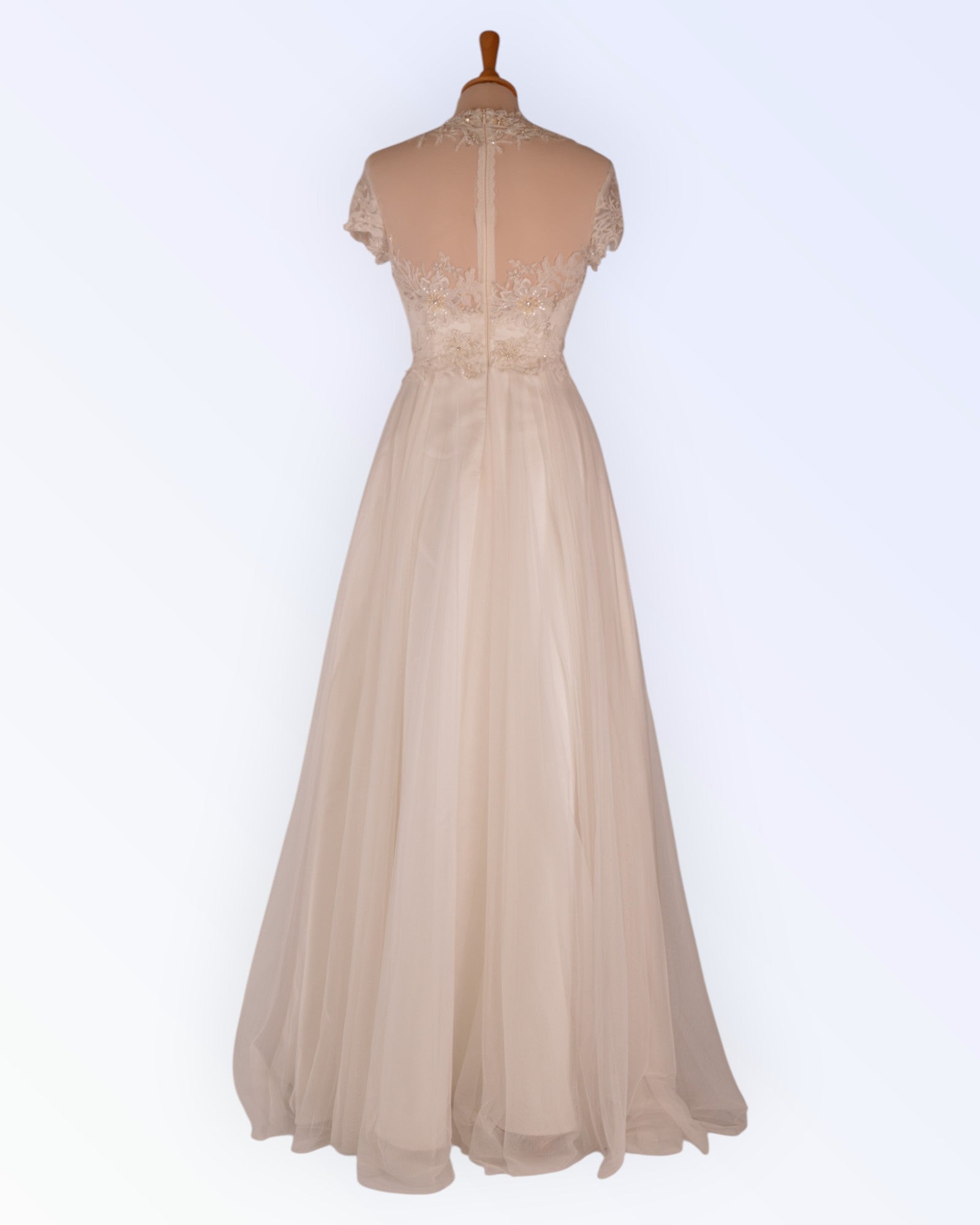 Wedding dress with tulle skirt