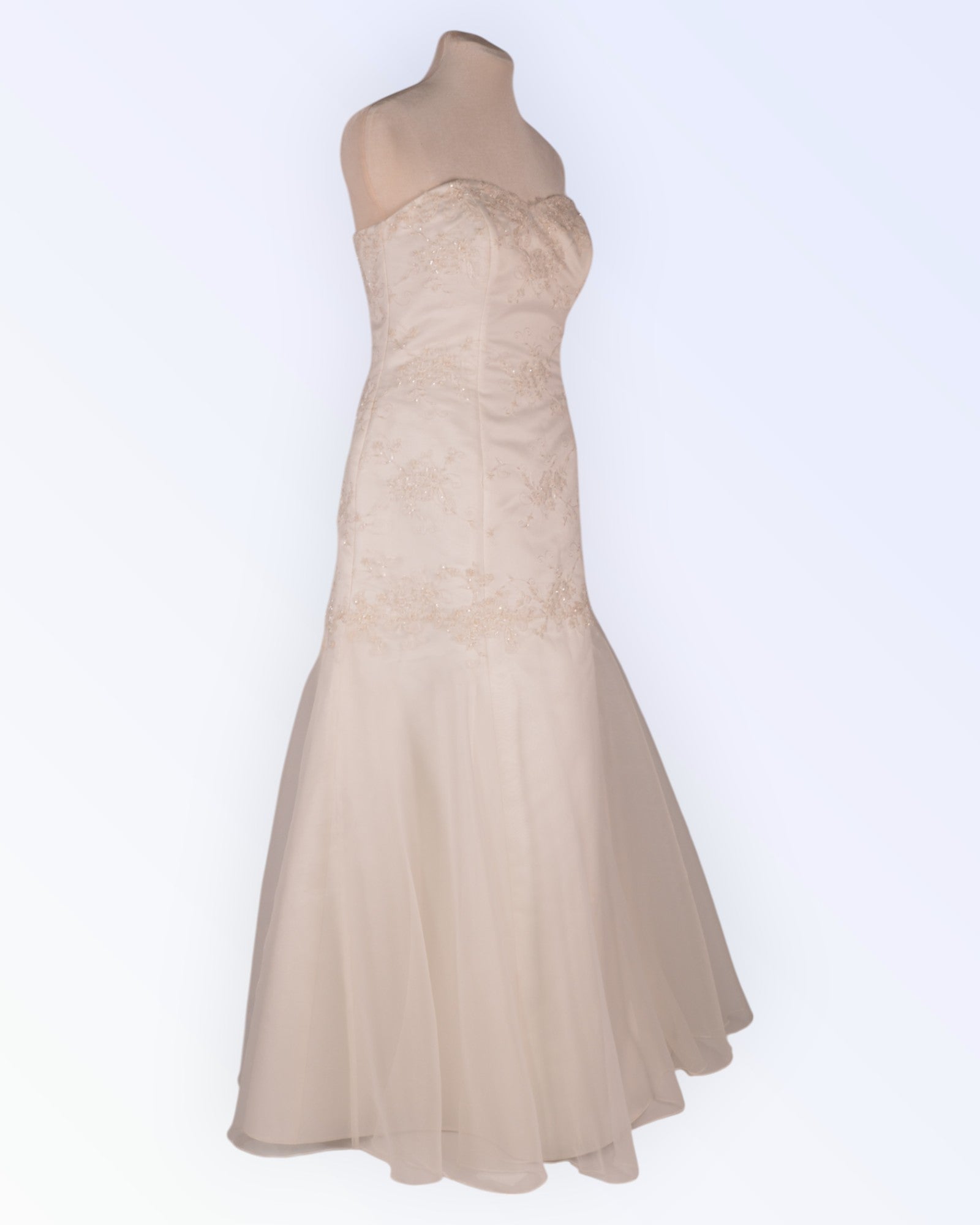 Off-white organza wedding dress