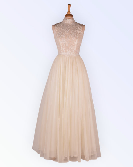 Romantic wedding dress with tulle skirt