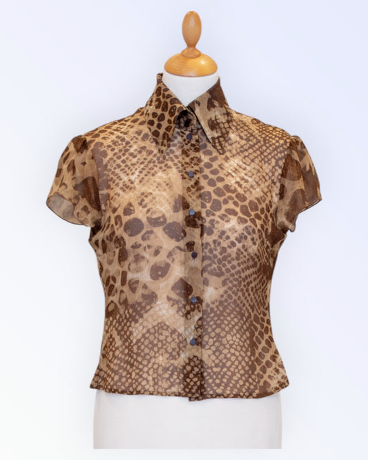 Thin blouse in animal print fabric