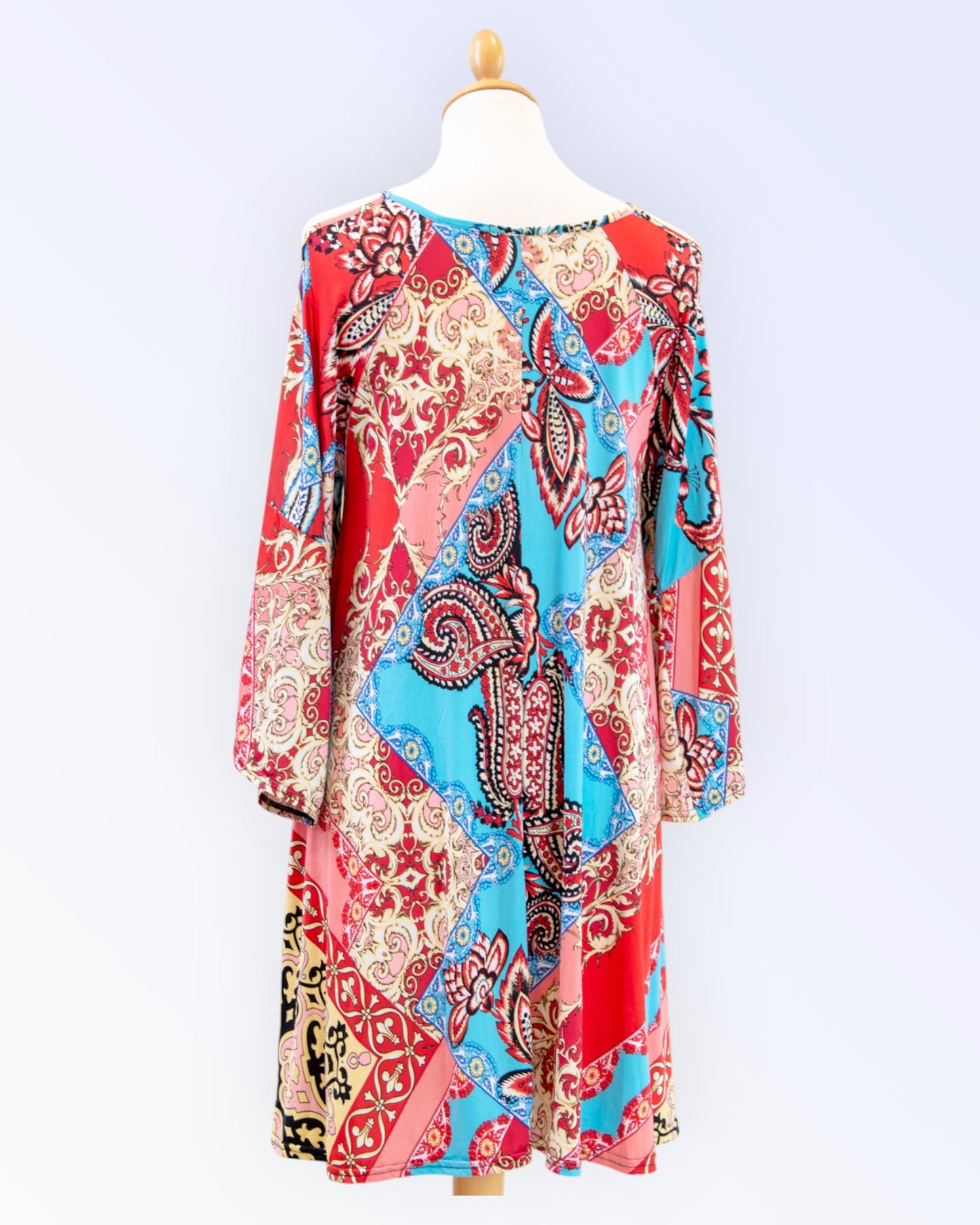 Monivärinen retrotyylinen tunika