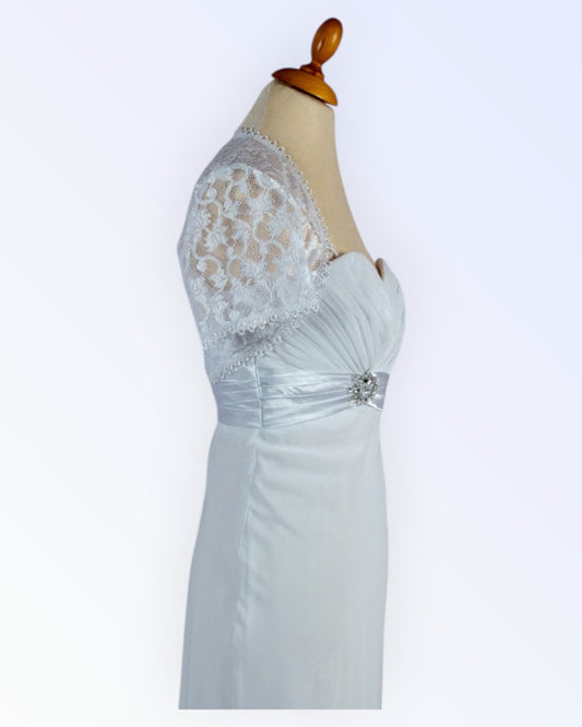 Juhlava valkoinen pitsibolero