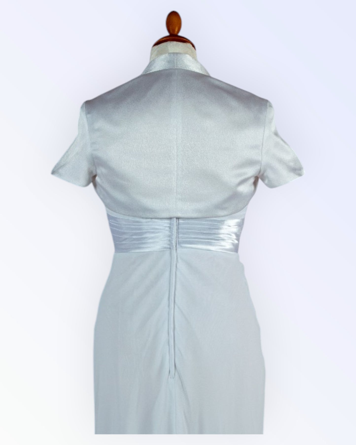 Juhlava valkoinen bolero