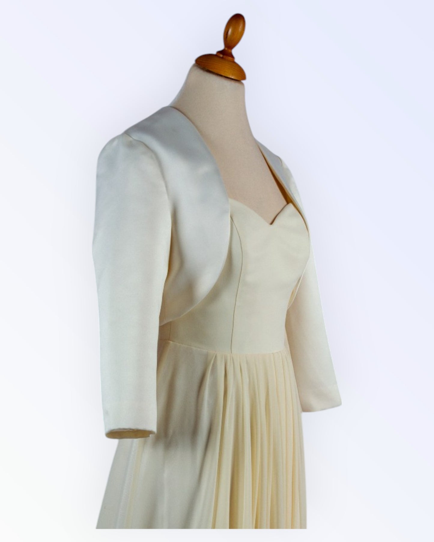 Juhlava luonnonvalkoinen bolero