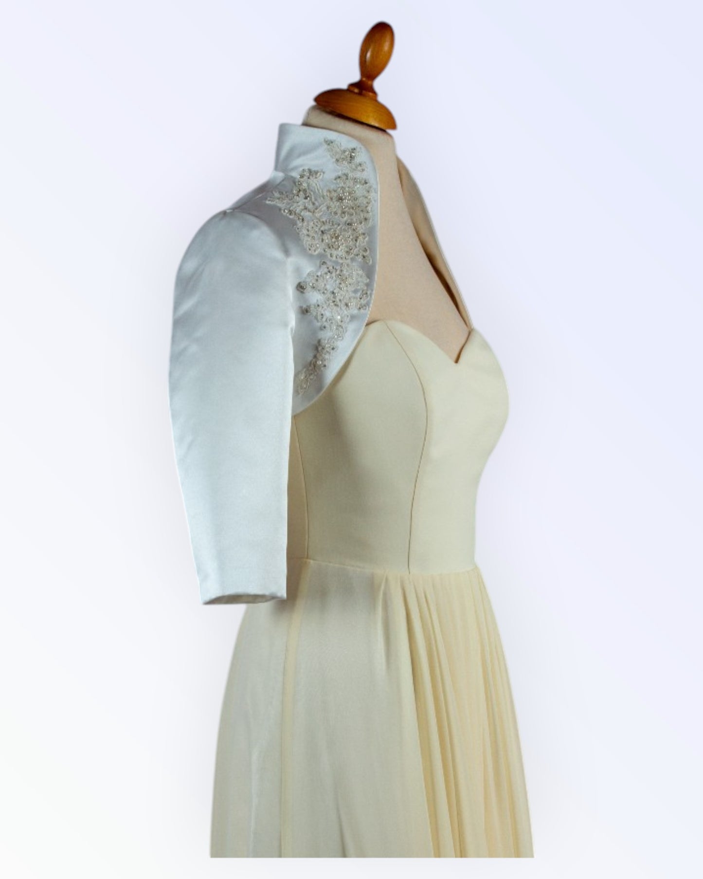 Juhlava bolero morsiamelle