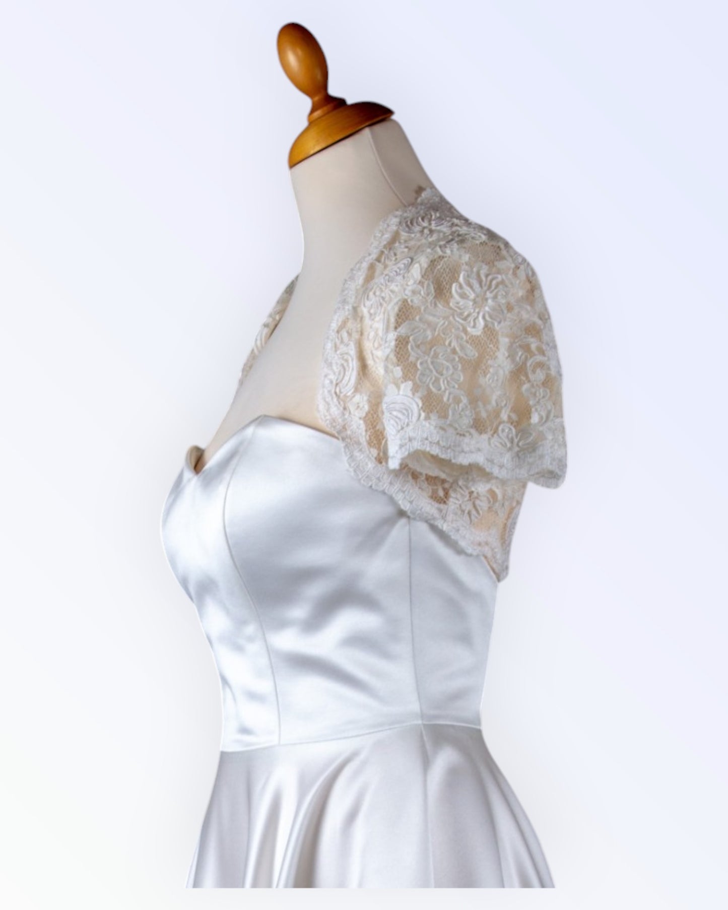 Juhlava luonnonvalkoinen pitsibolero