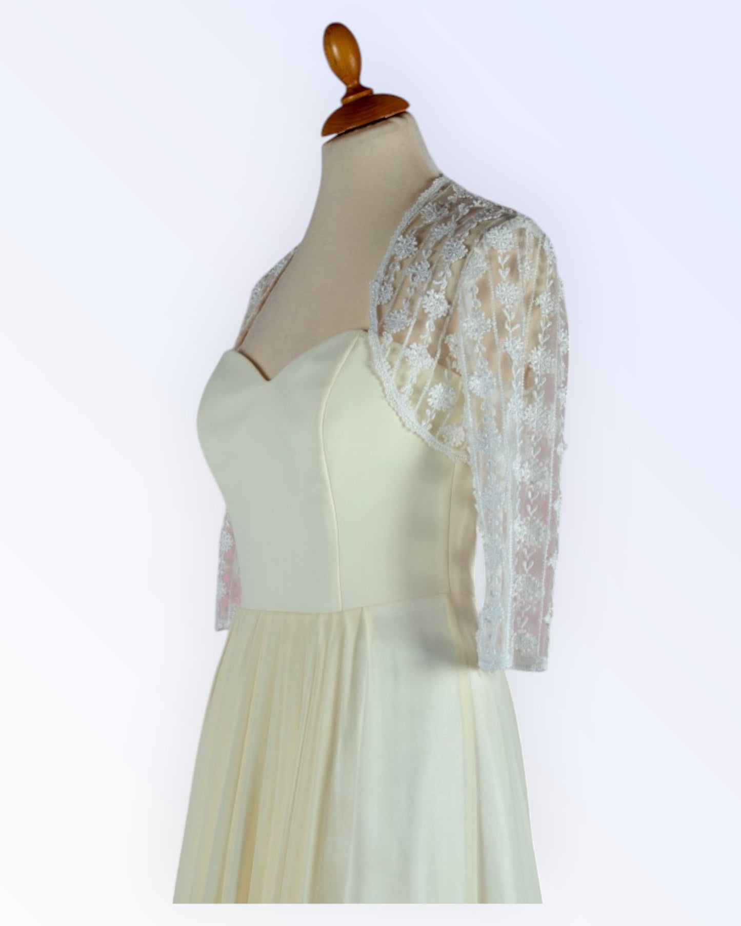 Juhlava luonnonvalkoinen pitsibolero