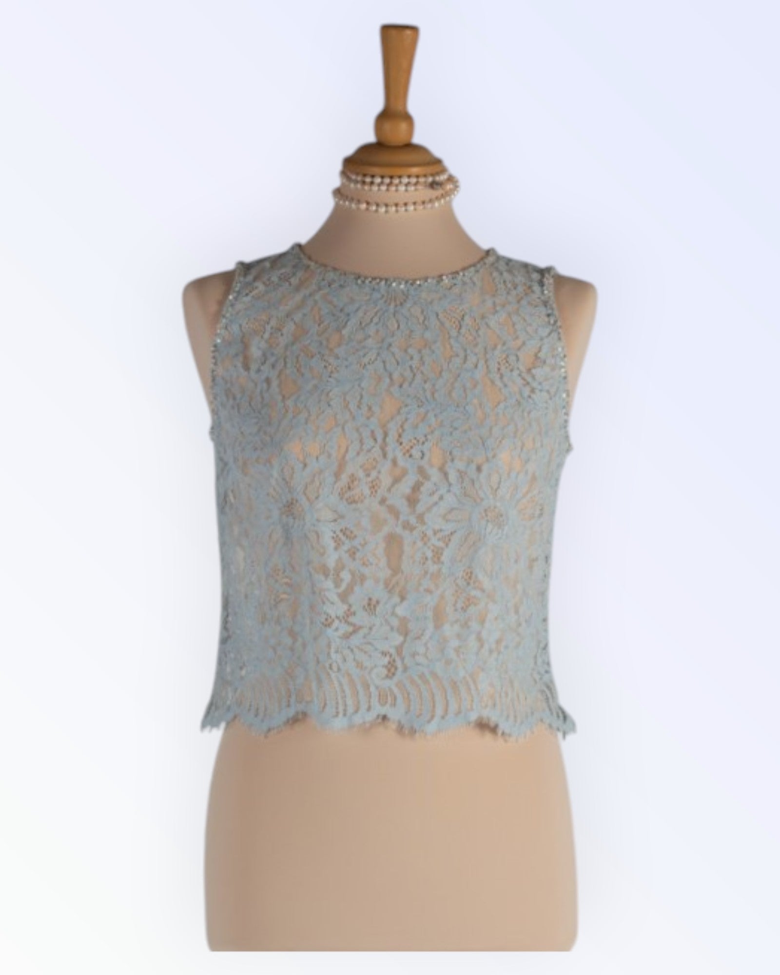 Vaaleansininen pitsitoppi