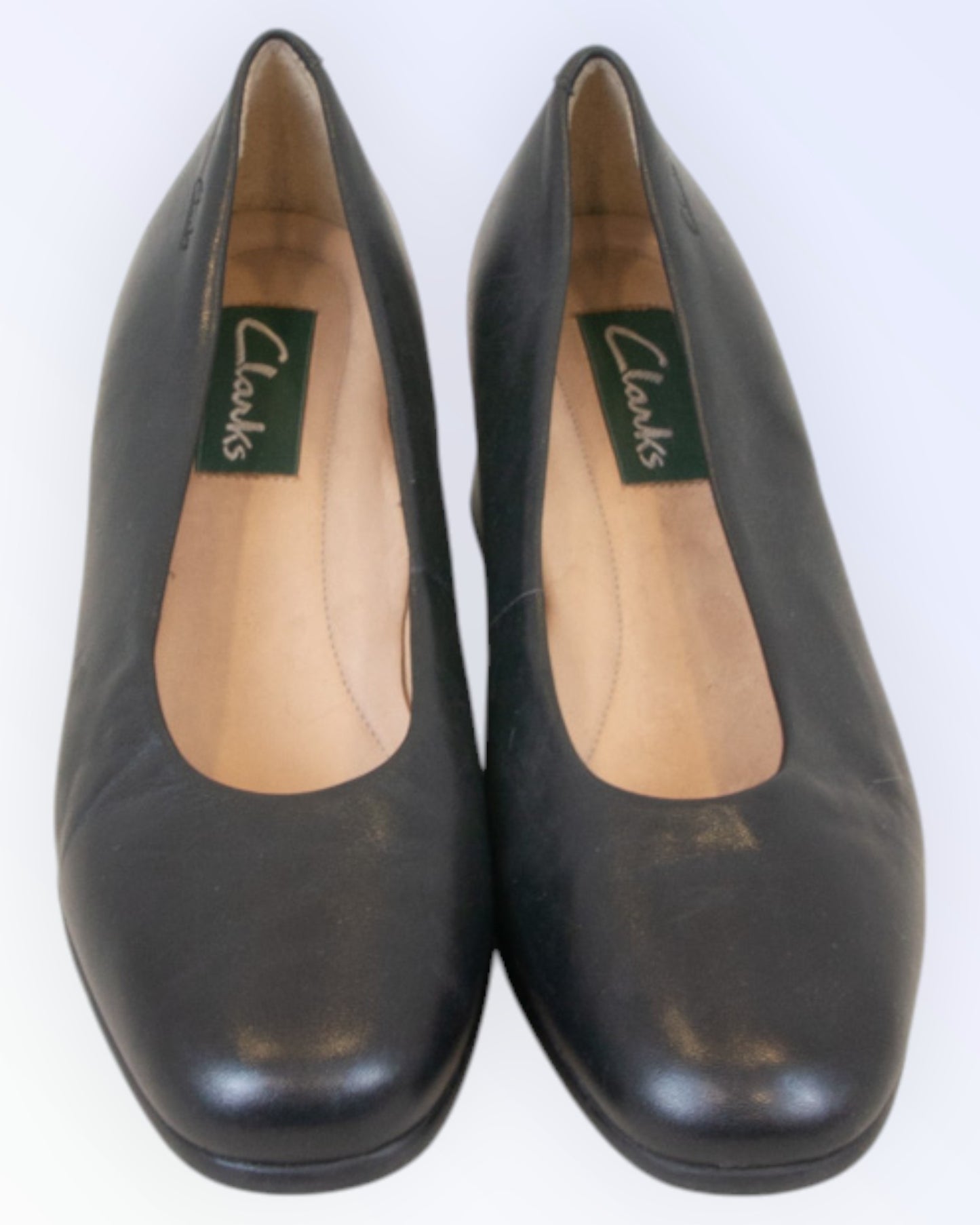 Clarks mustad kingad