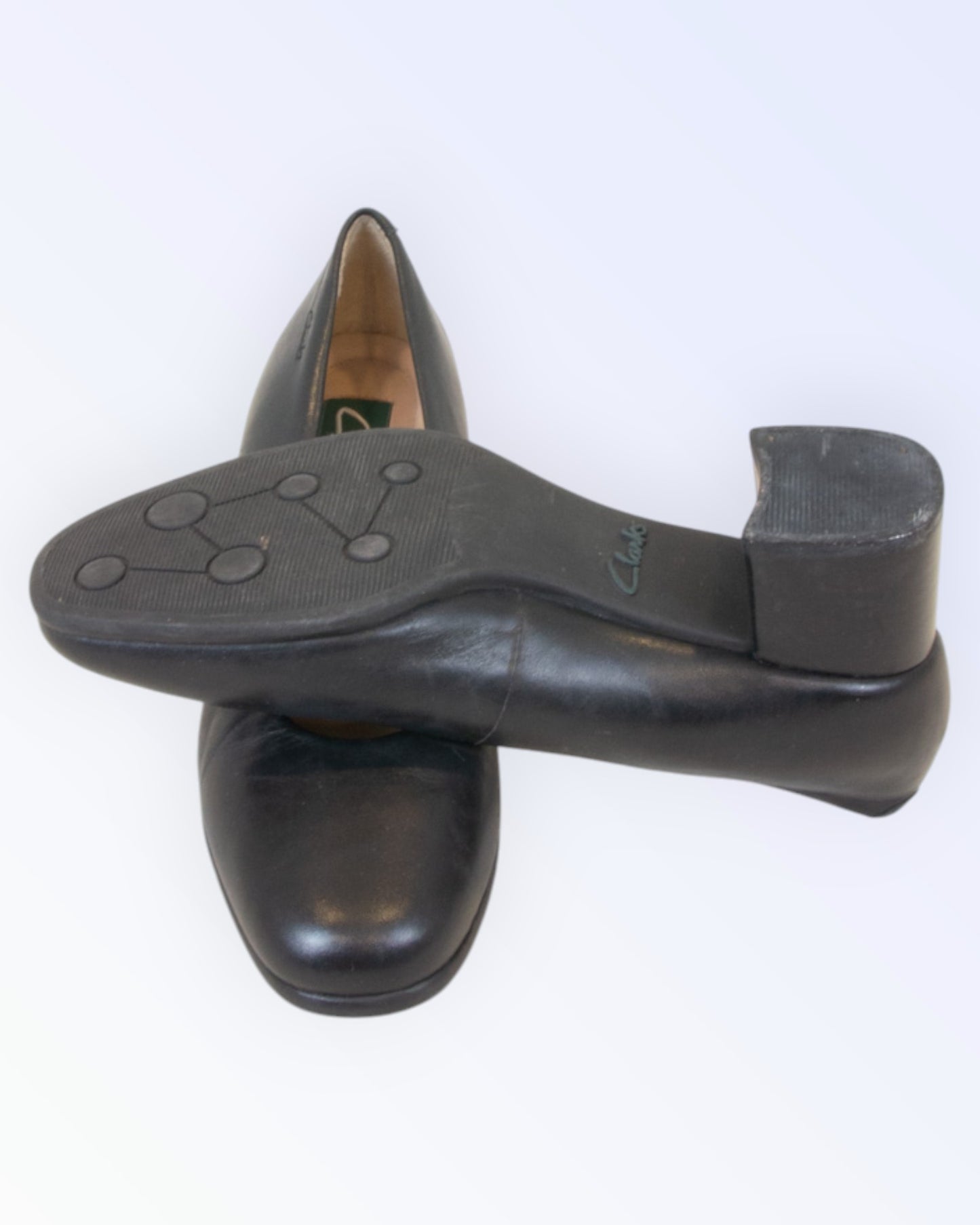 Clarks mustad kingad