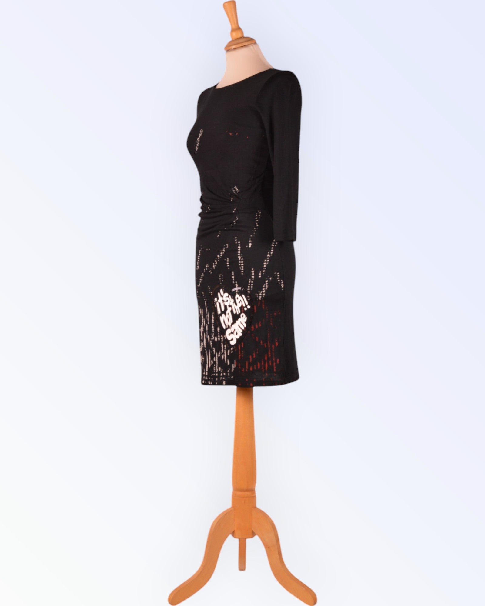 Desigual must trikotaažkleit