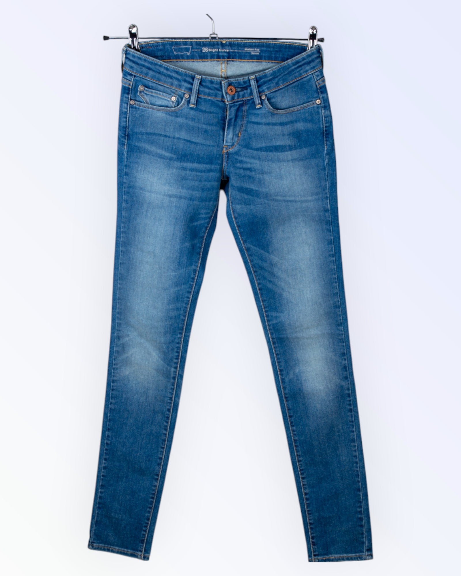 Levi’sin siniset naisten farkut