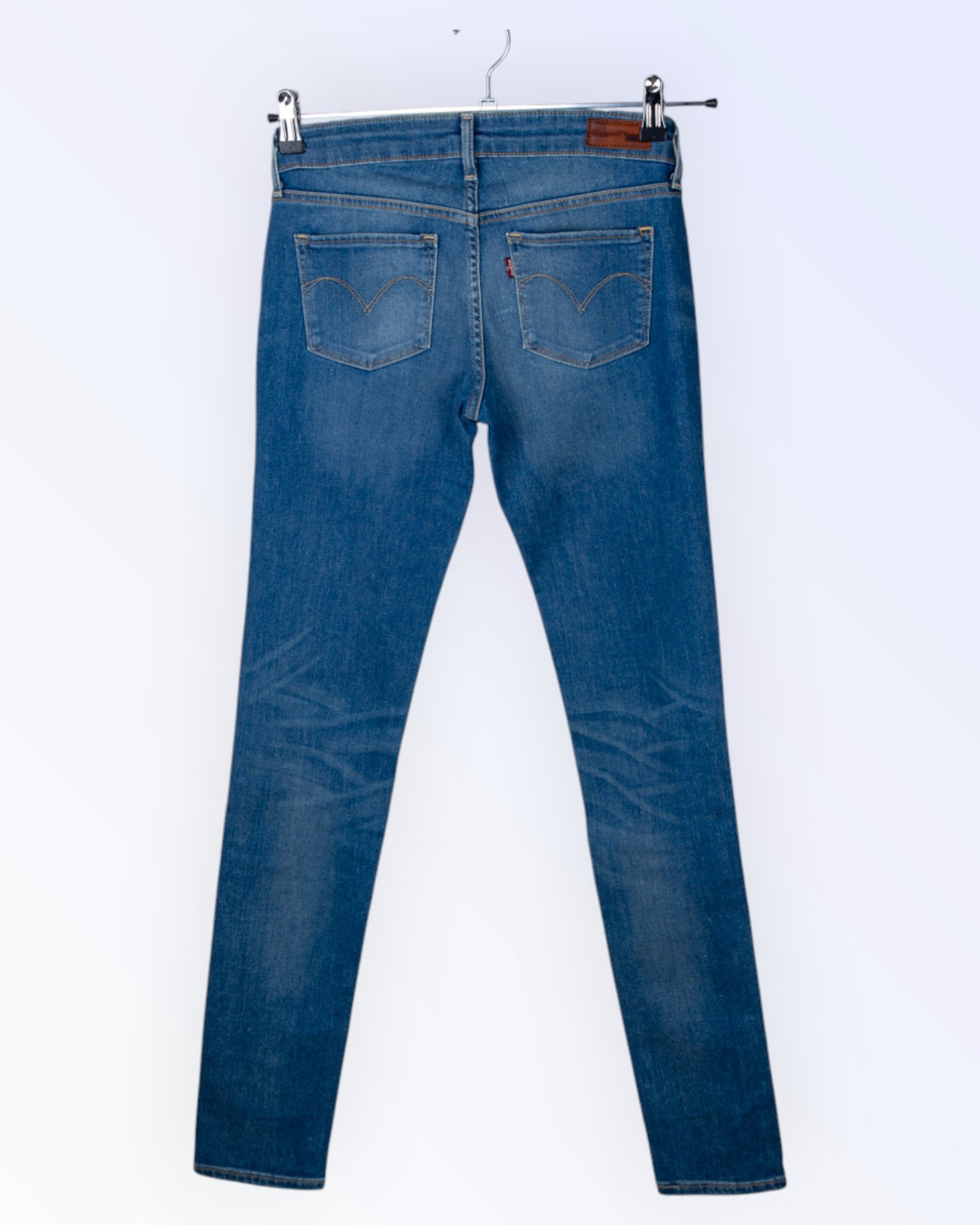 Levi’sin siniset naisten farkut