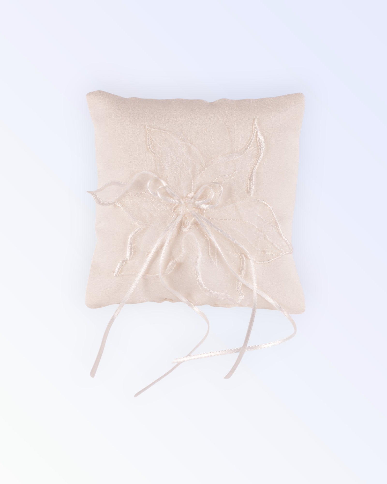 Luonnonvalkoinen organza sormustyyny