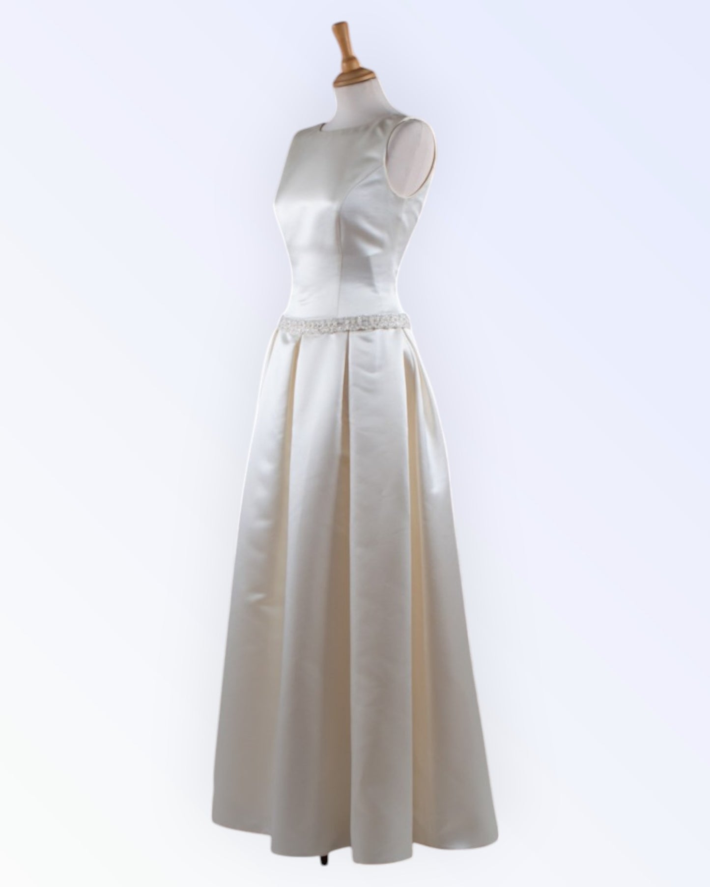 Wedding dress with pleated skirt