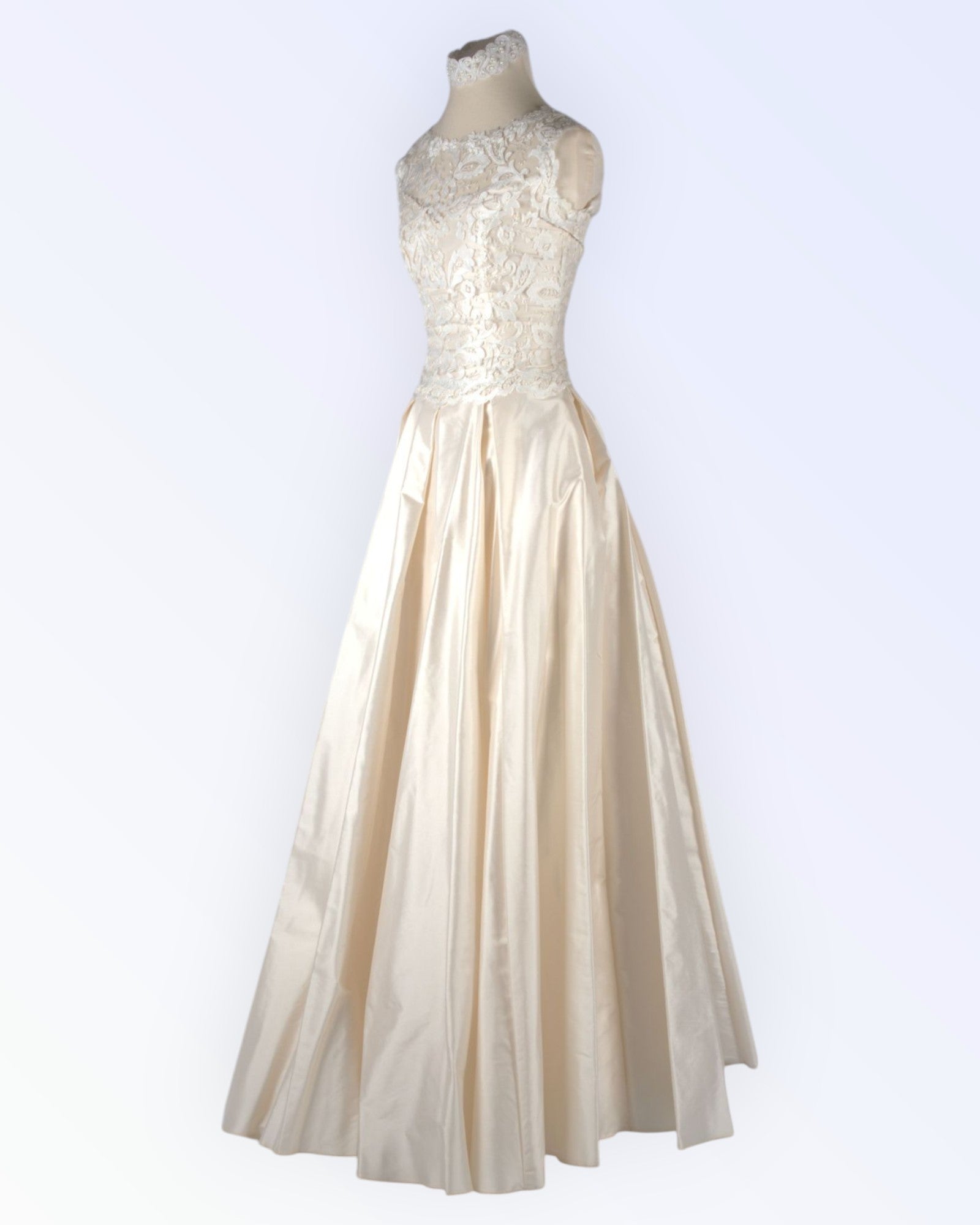 Wedding dress with pleated skirt