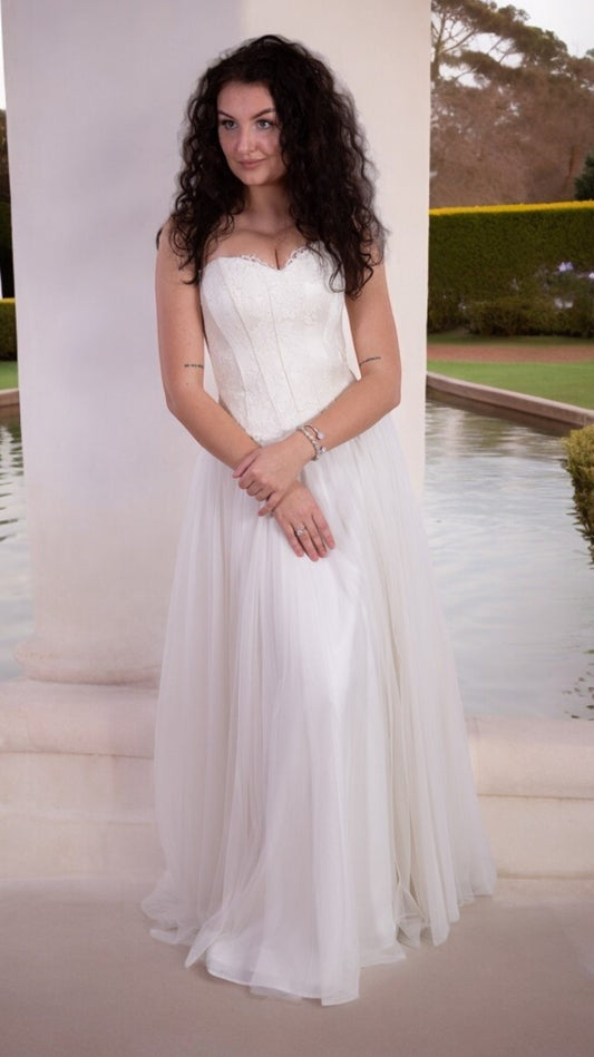 Princess-style wedding dress