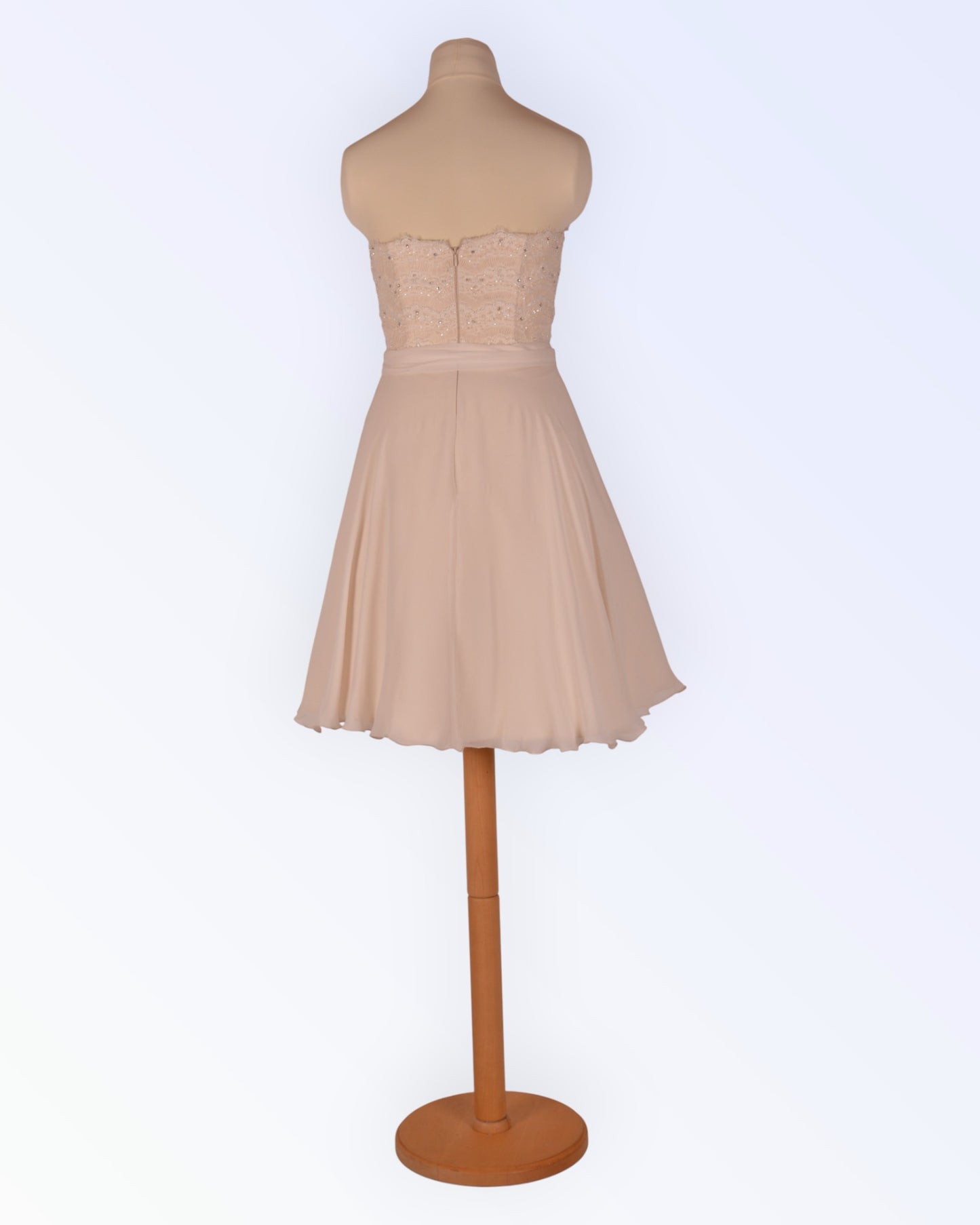 Lyhyt vintage-tyylinen mekko