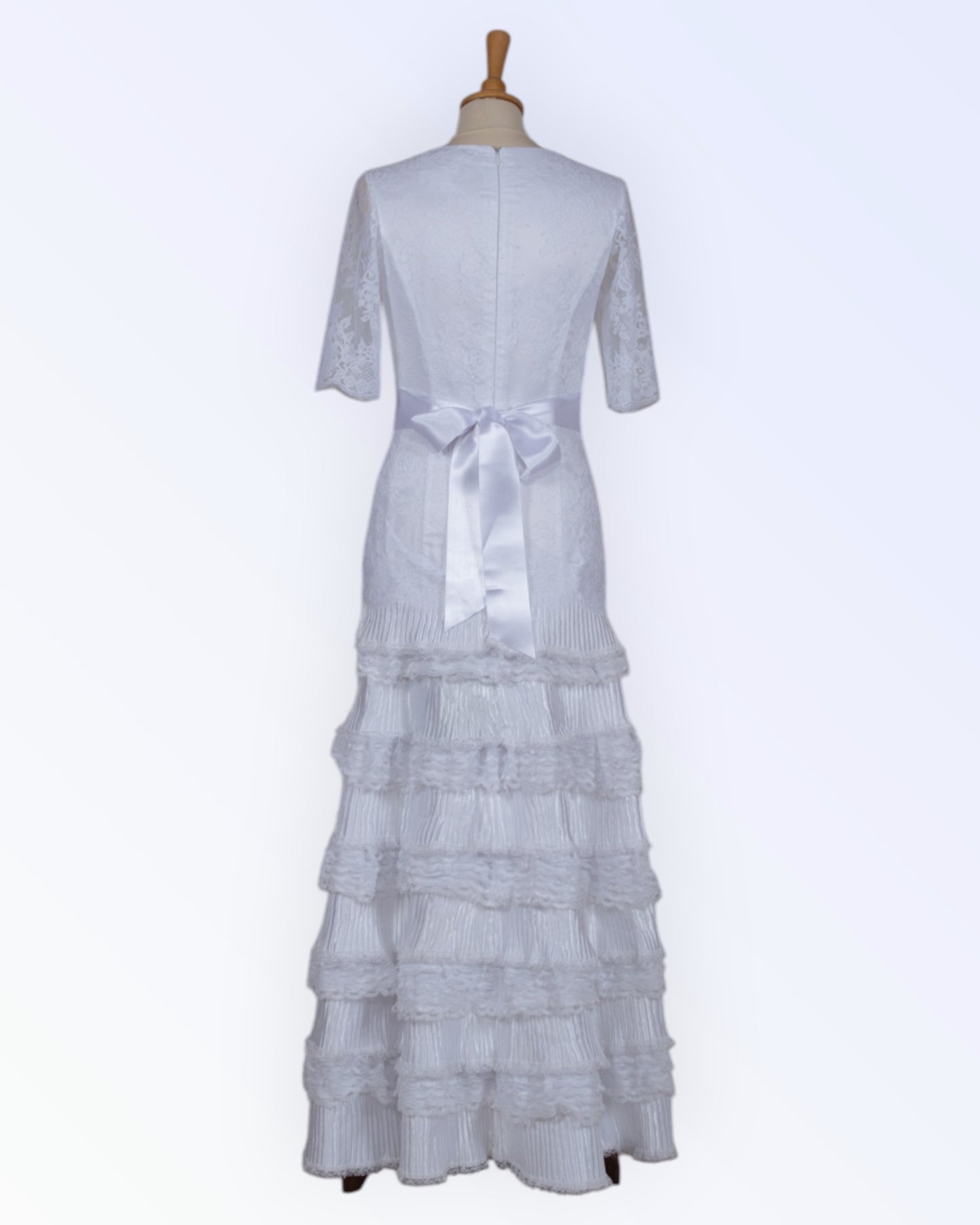Wedding dress with ruffled skirt