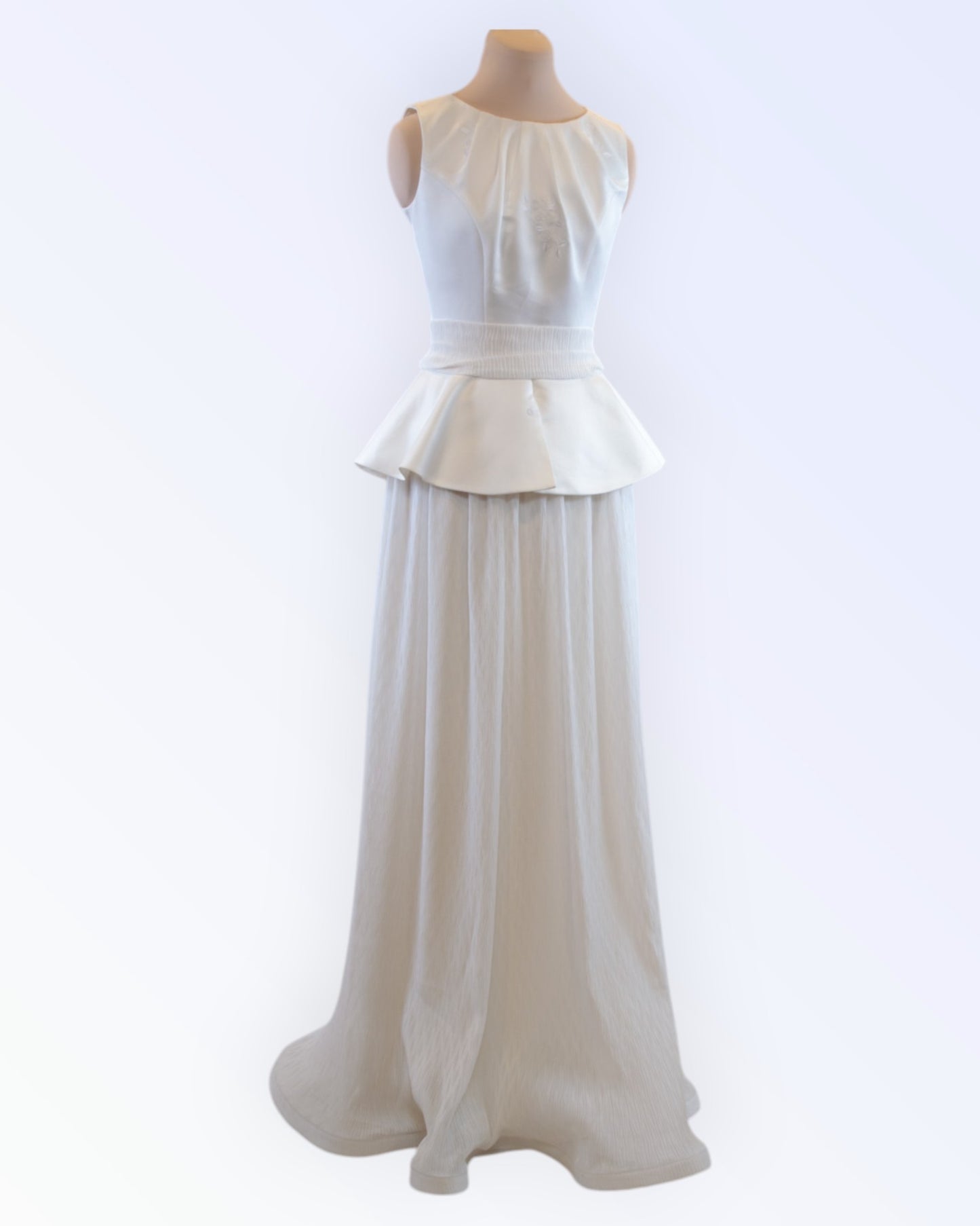 Peplum-hääpuku