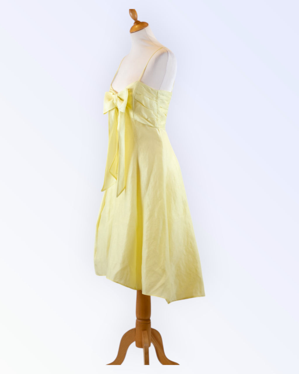 Ril's yellow party dress