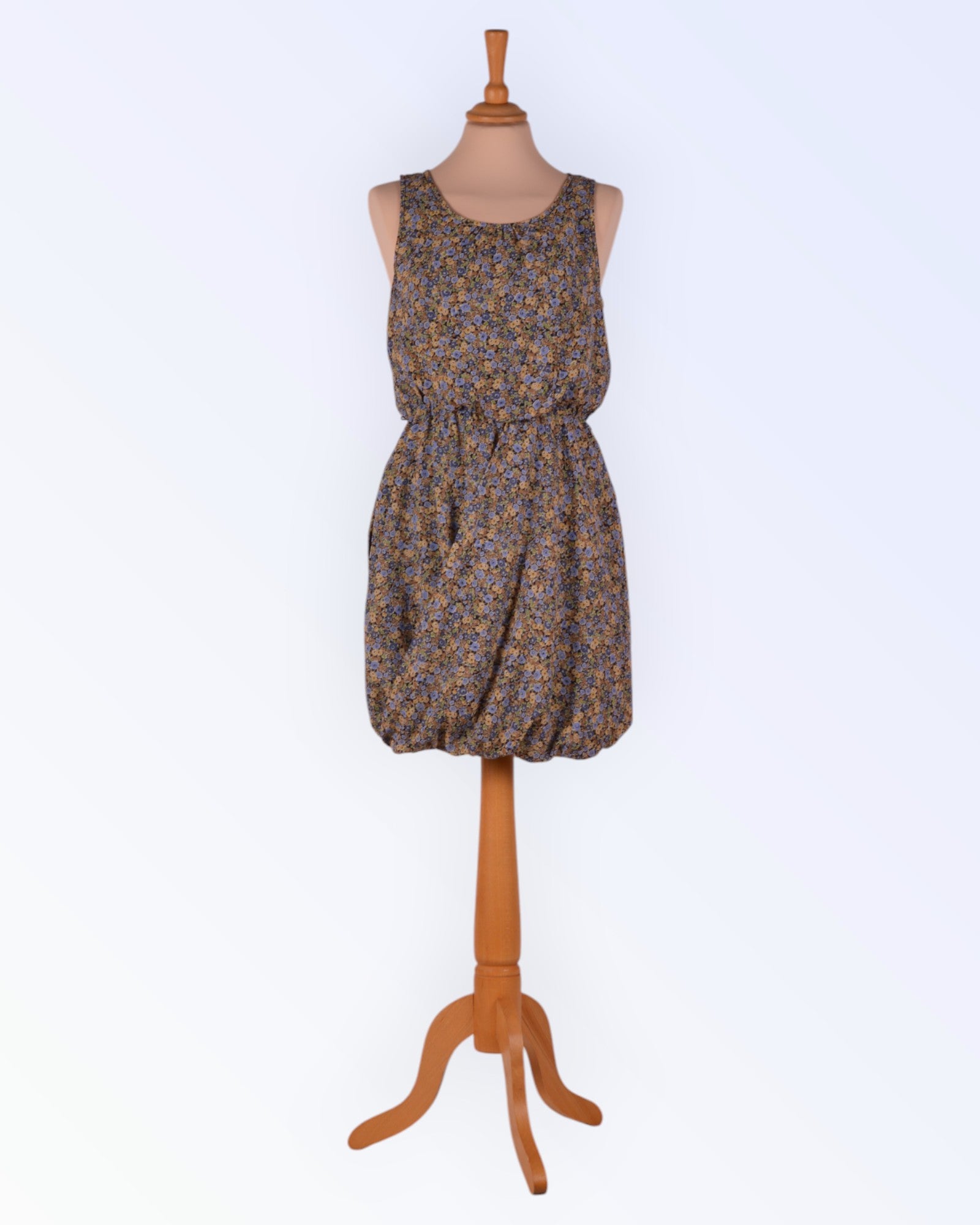 Maeve she who is beautiful lilleline suvekleit