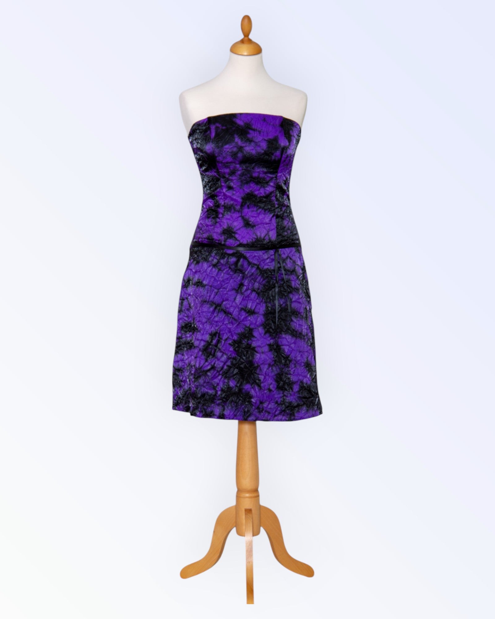 Satiini organza cocktailmekko